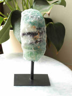 Petite Fluorite sur pied - Pierre pour la détente & la reconnection à son savoir - SOLYA - Bijoux, Cristaux et mineraux en Belgique - Boutique de pierres naturelles et ethiques