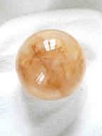 Sphère en Quartz doré - Pierre pour l'Ancrage & la lumière - SOLYA - Bijoux, Cristaux et mineraux en Belgique - Boutique de pierres naturelles et ethiques