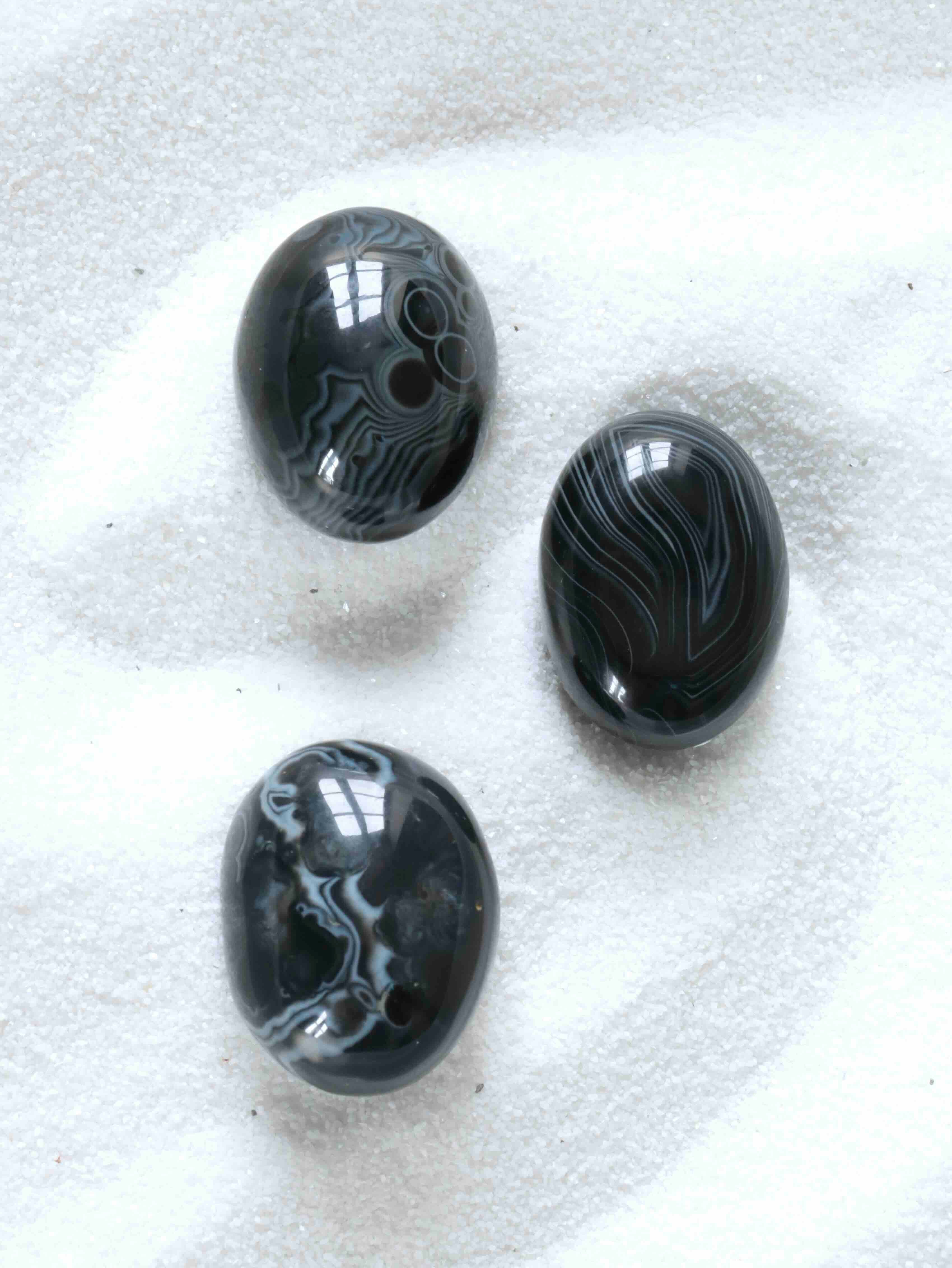 Agate de Gobi - Pierre pour l'élégance intérieure et la puissance - SOLYA - Bijoux, Cristaux et mineraux en Belgique - Boutique de pierres naturelles et ethiques