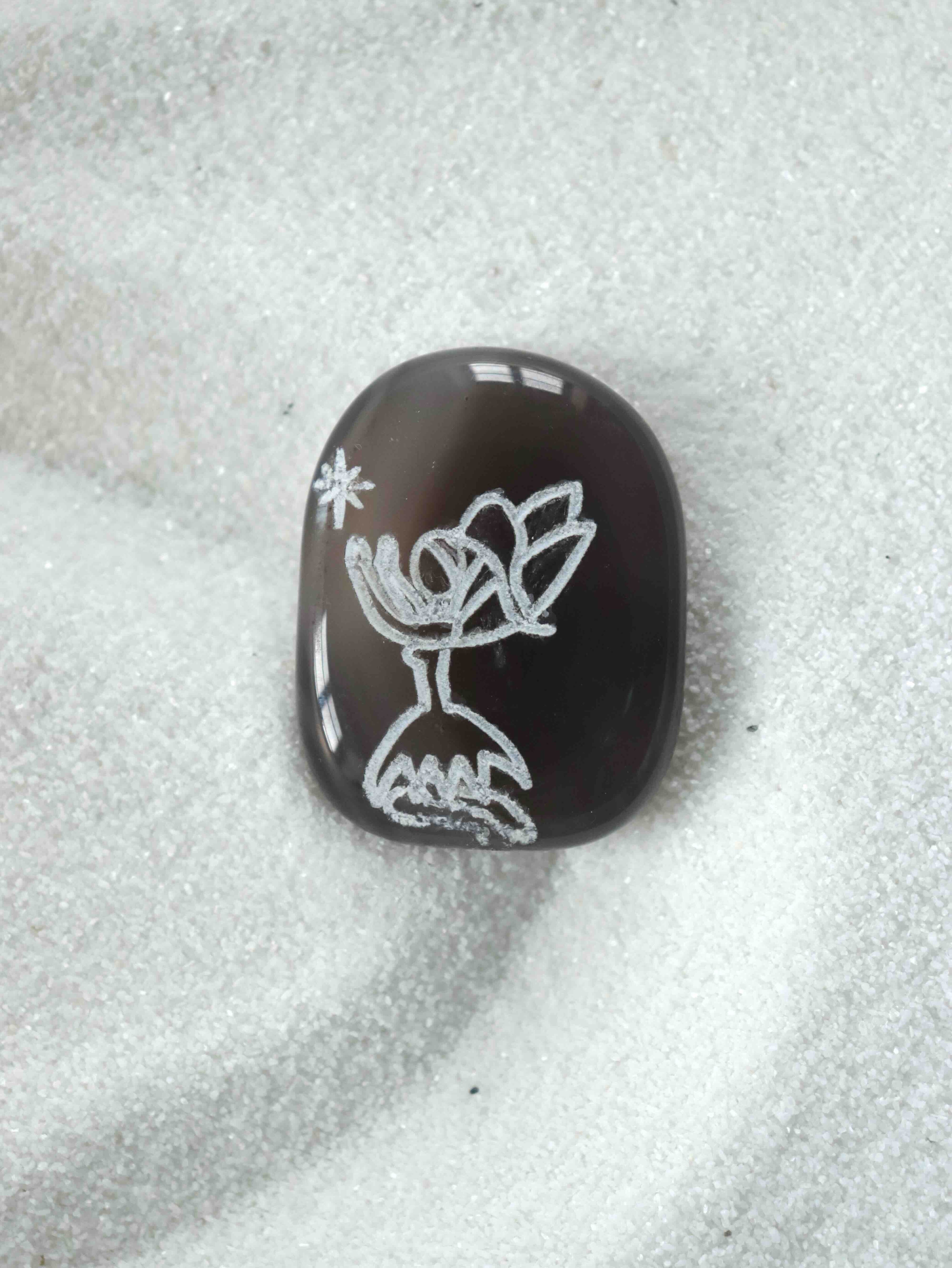Agate du Brésil gravée Fée - Pierre pour le courage & la chance - SOLYA - Bijoux, Cristaux et mineraux en Belgique - Boutique de pierres naturelles et ethiques