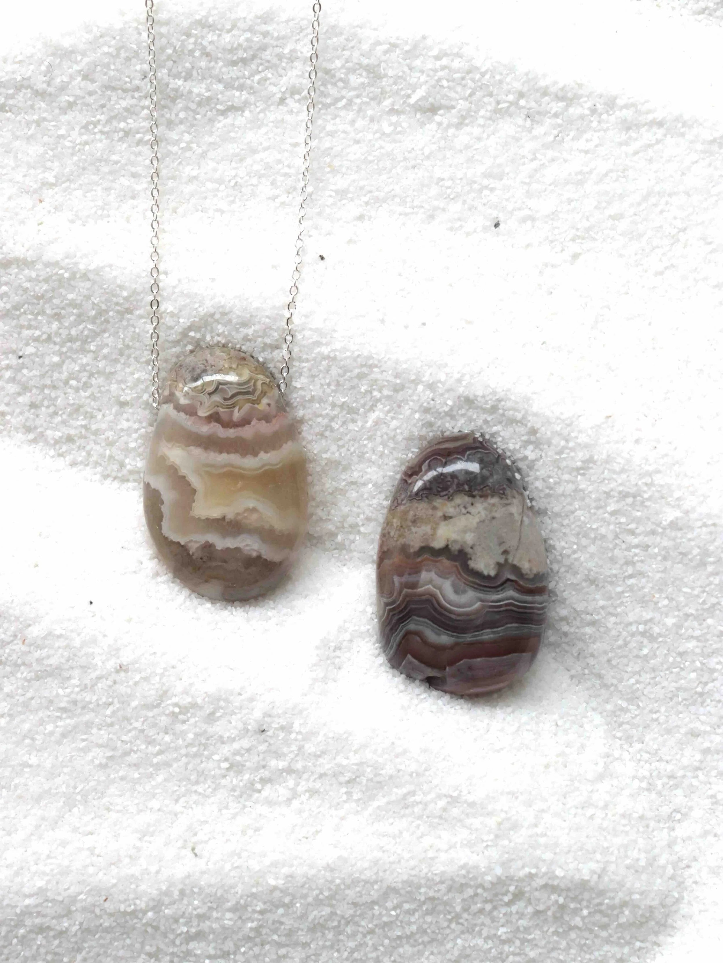 Agate du Mexique percee | Pierre pour l'audace et le bonheur | SOLYA | Boutique de pierres naturelles et éthiques en Belgique | Bijoux, Cristaux et Mineraux