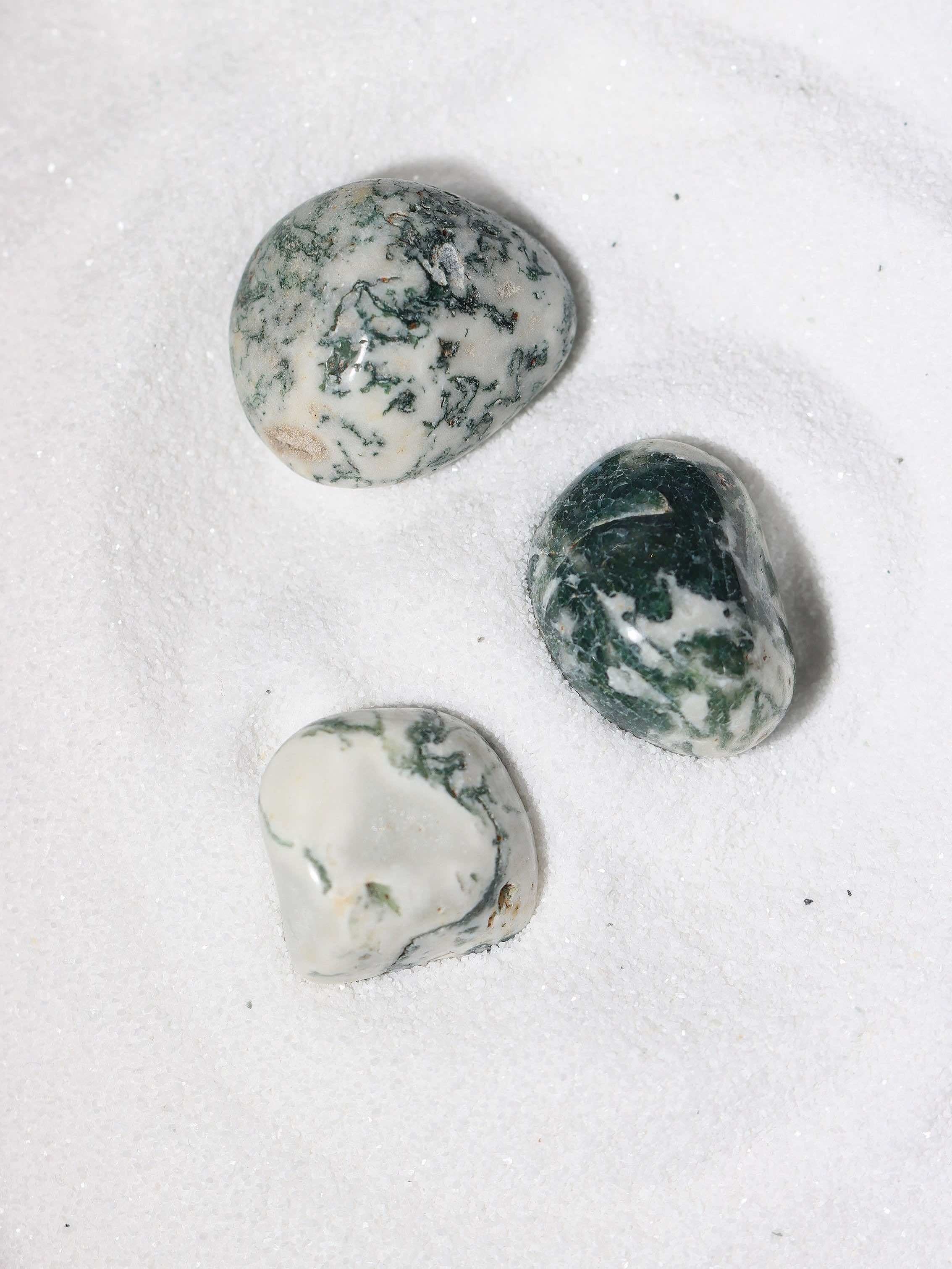 Agate mousse | Pierre pour se reinventer | SOLYA | Pierres ethiques et naturelles en Belgique | Boutique belge | Bijoux, cristaux et mineraux