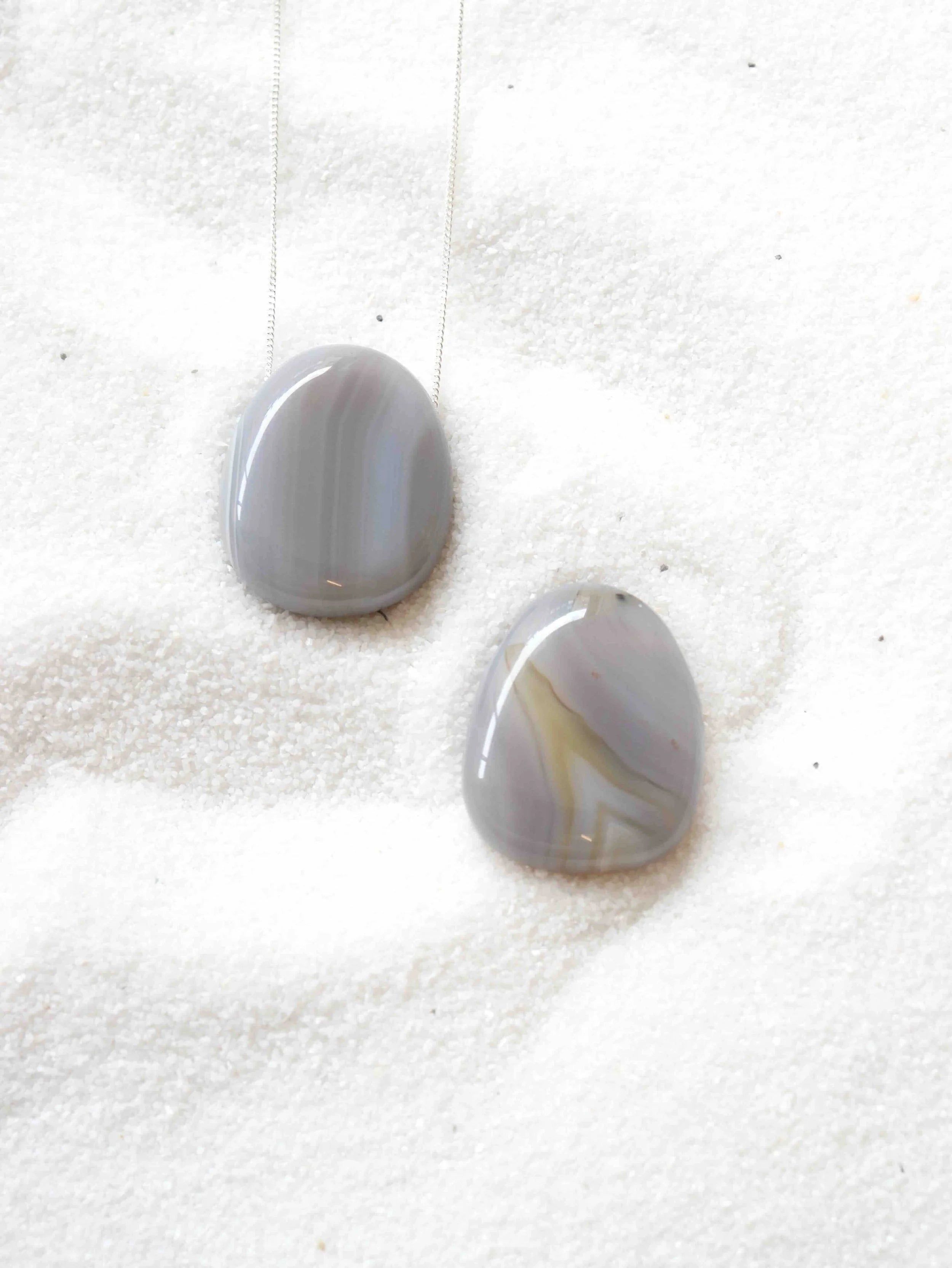 Agate percee | Pierre pour le courage & la chance | SOLYA | Bijoux, pierres, cristaux & minéraux en Belgique | Ethique et naturelle