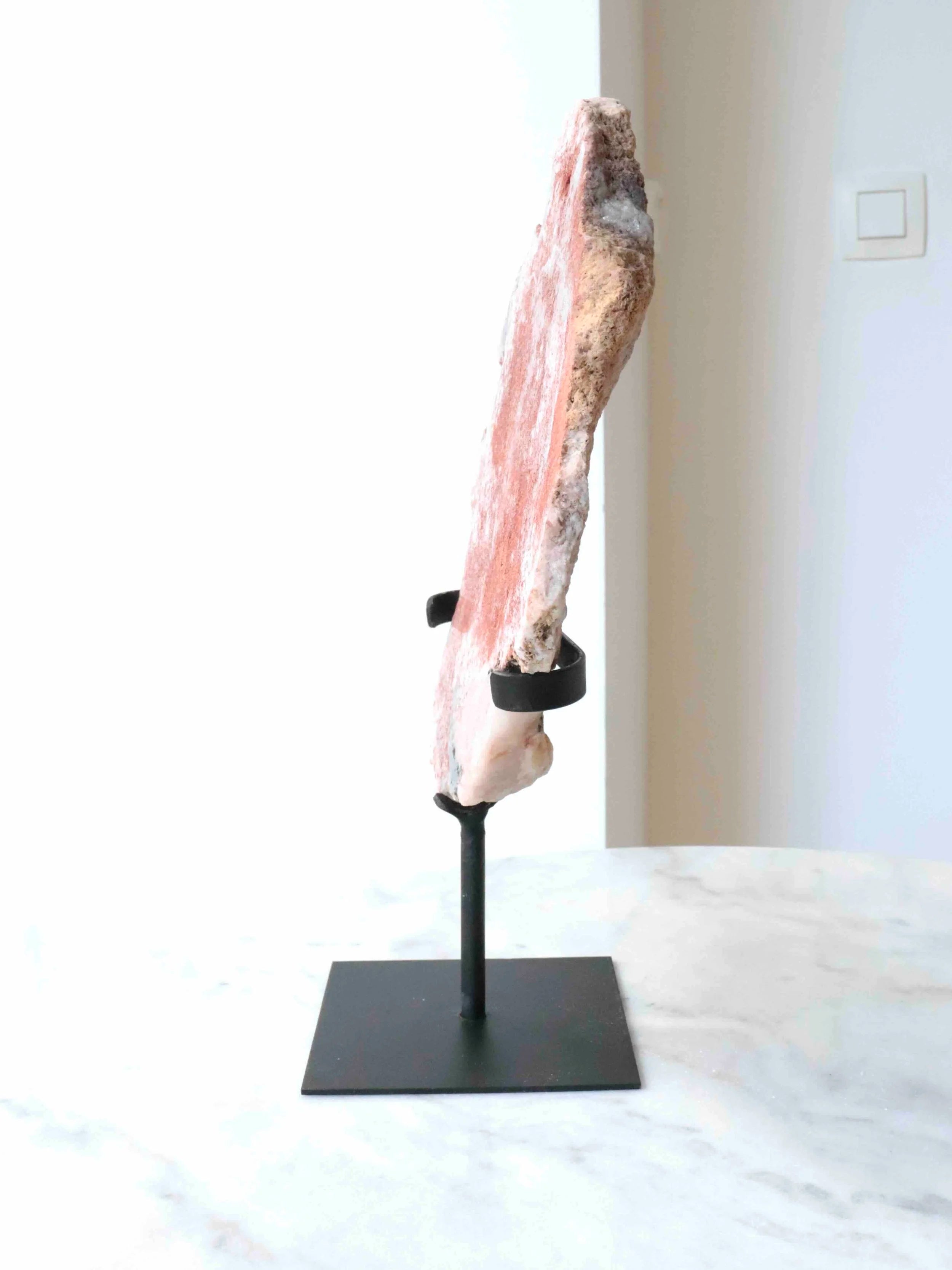 Améthyste rose du Brésil sur pied | Intuition, apaisement & Pouvoir - SOLYA - Boutique de bijoux, cristaux & minéraux - Pierres brutes & taillées