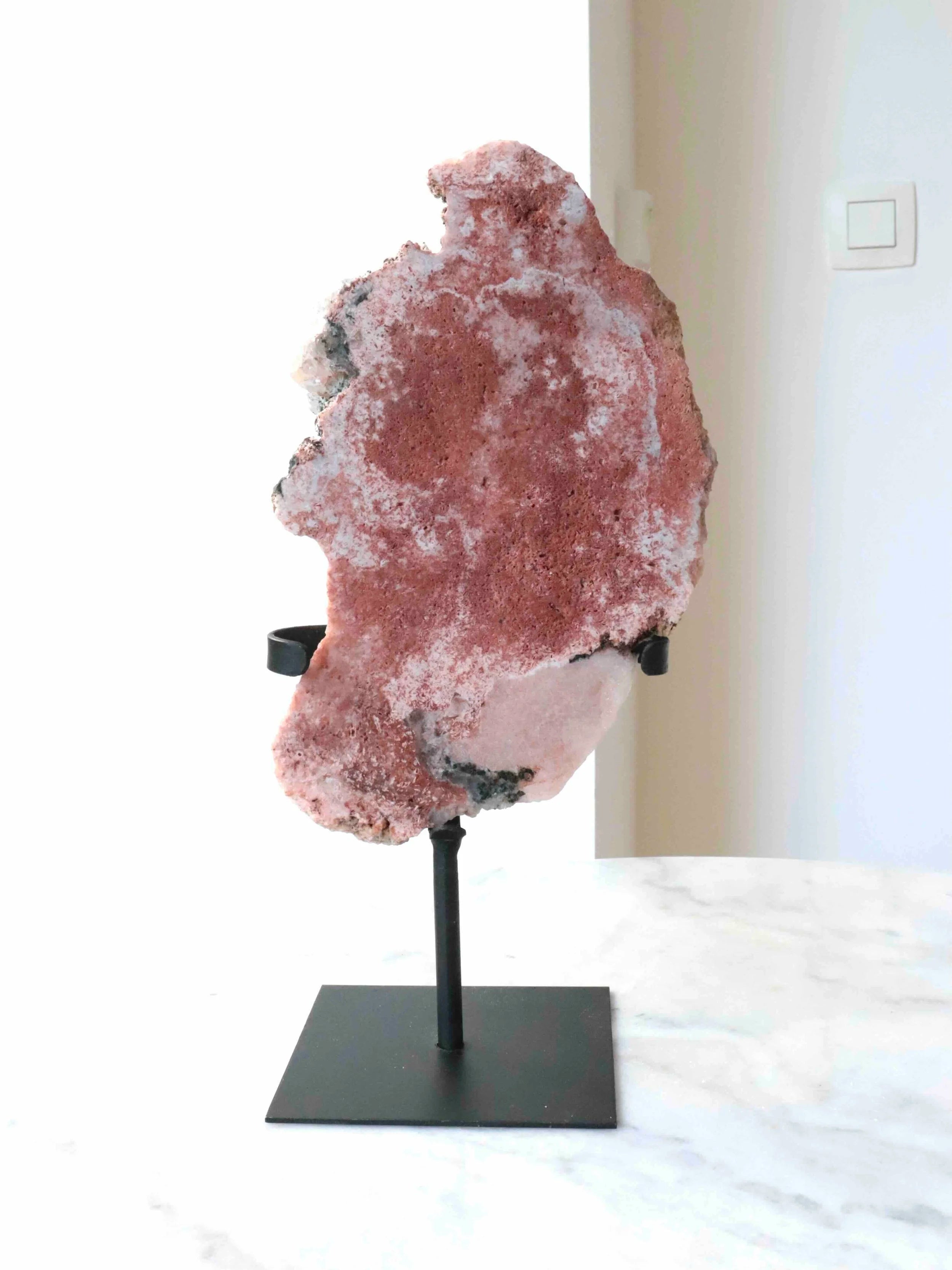 Améthyste rose sur pied | Intuition, apaisement & Pouvoir - SOLYA - Boutique de bijoux, cristaux & minéraux - Pierres brutes & taillées