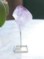 Amethyste sur pied du Bresil | Pierre pour se detendre et se reconnecter | SOLYA | Bijoux, pierres, cristaux & minéraux en Belgique | Ethique et naturel