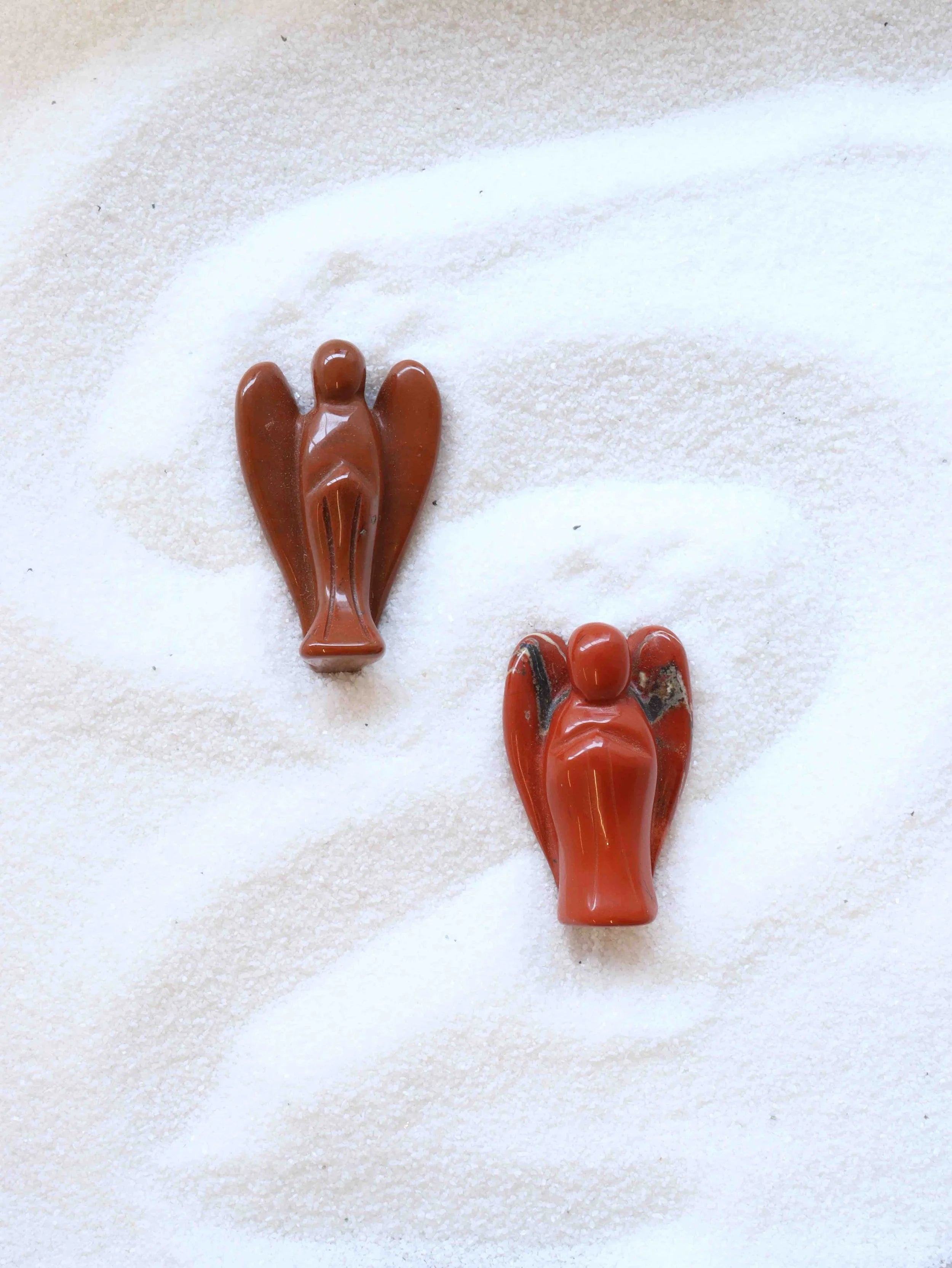 Ange en Jaspe rouge | Pierre pour prendre sa place | SOLYA | Pierres ethiques et naturelles en Belgique | Bijoux, cristaux et mineraux 