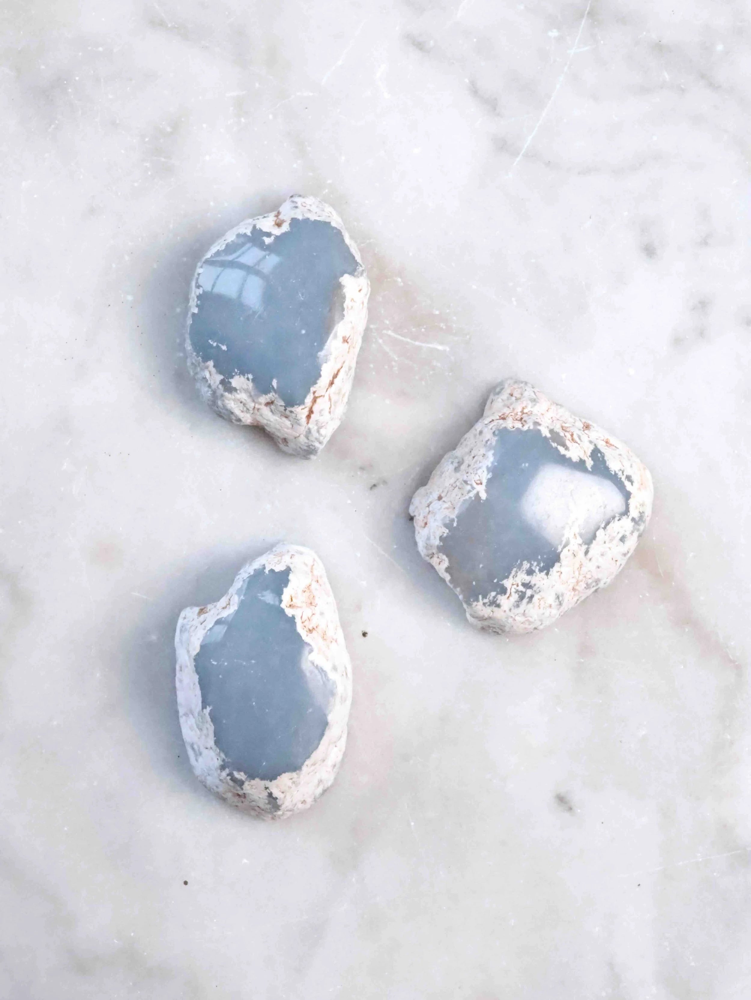 Angelite brute | Pierre pour la bonne etoile | SOLYA | Pierres ethiques et naturelles en Belgique | Bijoux, cristaux et mineraux