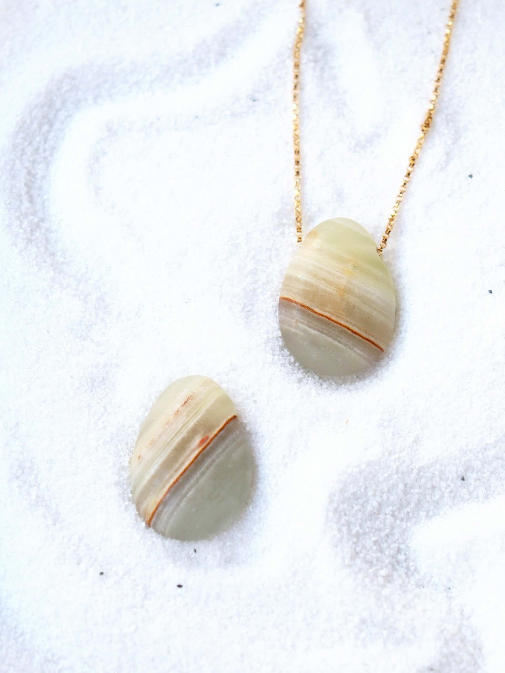 Gemme percée Aragonite 𖢻 Paix intérieure & Stabilité