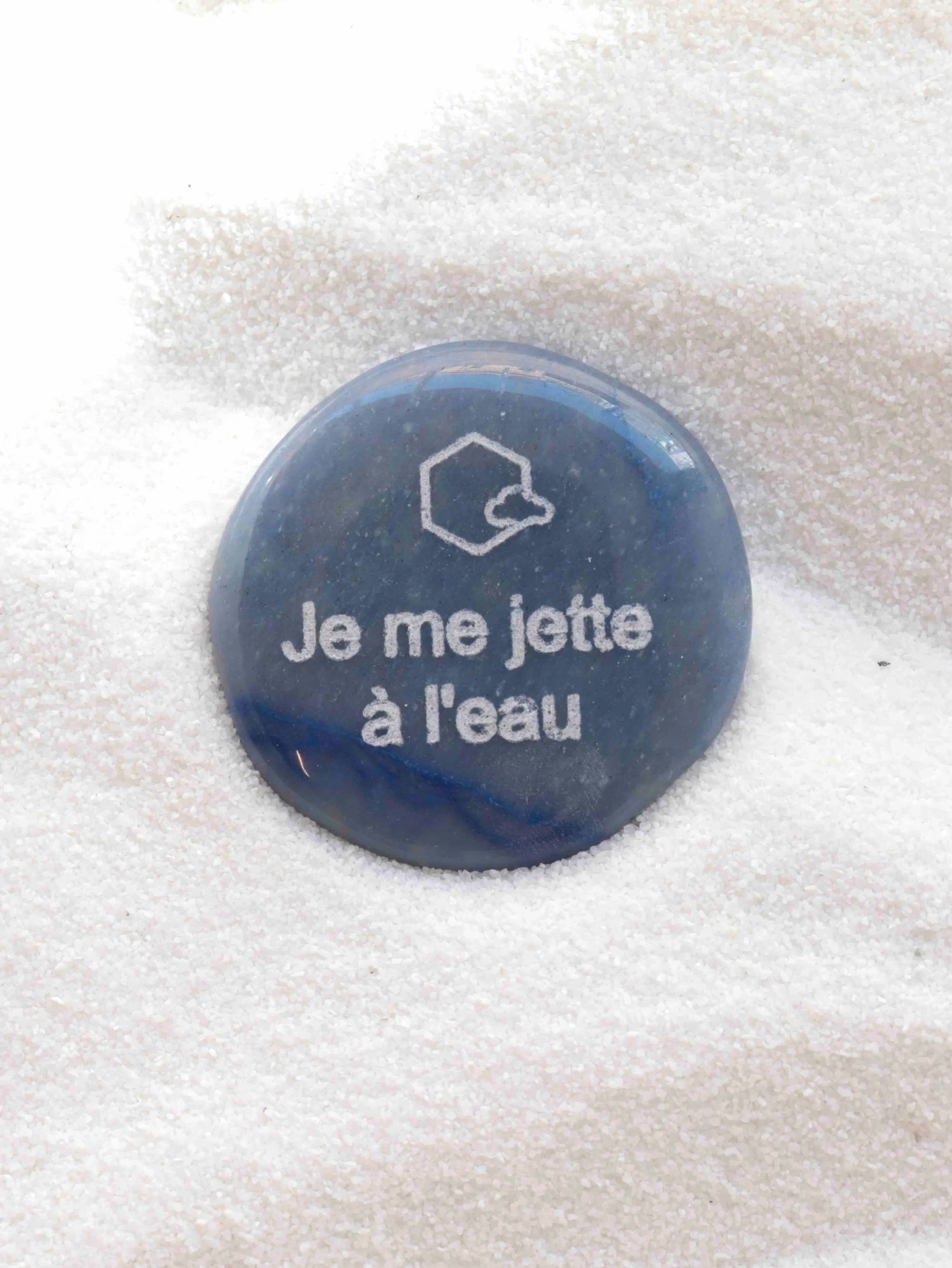 Aventurine bleue gravee | Pierre pour se jeter a l'eau | SOLYA | Pierres ethiques et naturelles en Belgique | Bijoux, cristaux et mineraux 