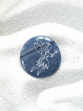 Aventurine bleue gravée - Pierre pour lse jeter à l'eau - SOLYA - Bijoux, Cristaux et mineraux en Belgique - Boutique de pierres naturelles et ethiques