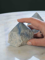 Aventurine bleue semi-brute du Bresil - Pierre pour se jeter à l'eau - SOLYA - Bijoux, Cristaux et mineraux en Belgique - Boutique de pierres naturelles et ethiques