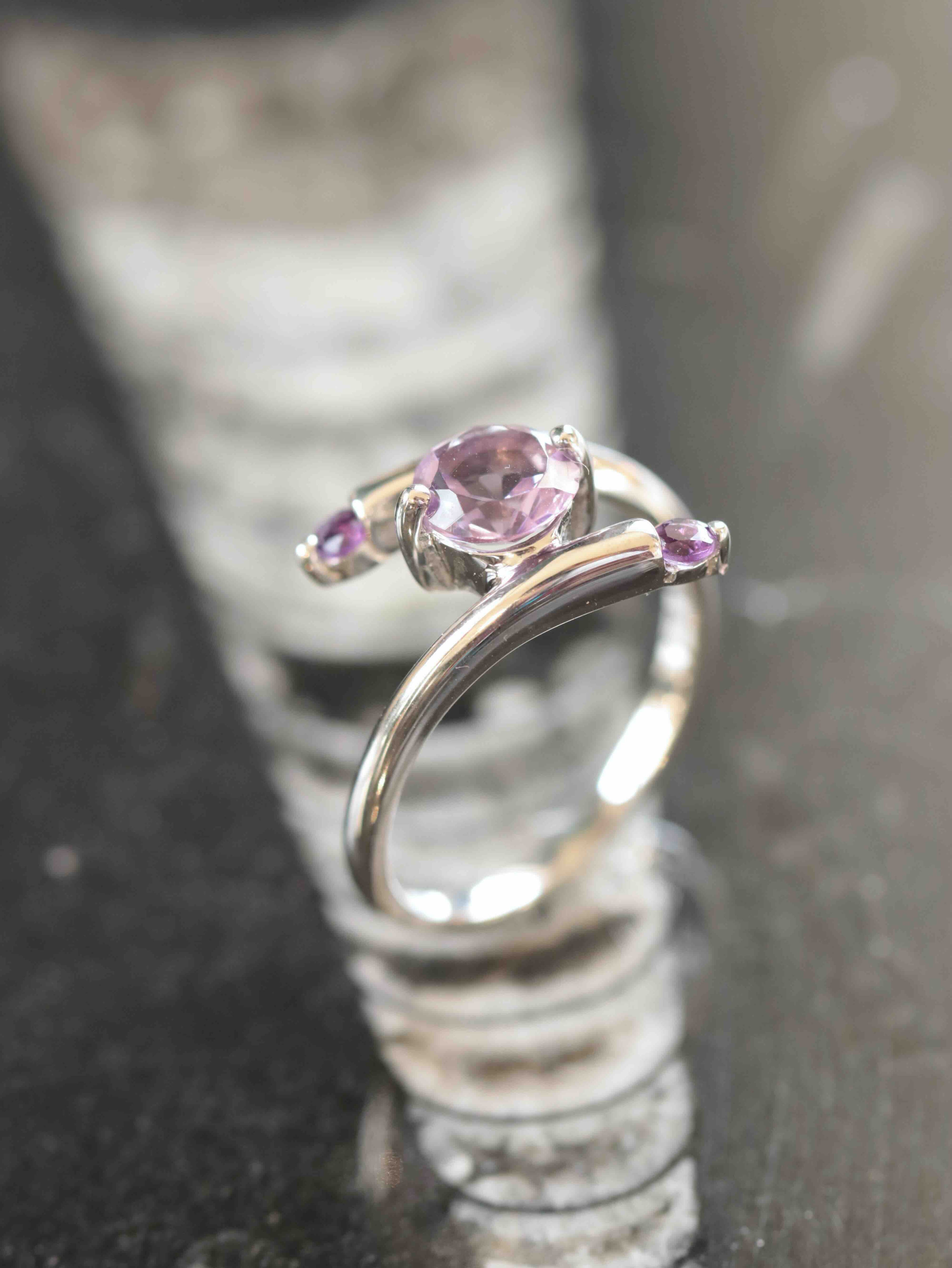 Bague Améthyste & Argent 925 | Pierre pour se détendre & se reconnecter  | SOLYA | Bijoux, pierres, cristaux & minéraux en Belgique | Ethique et naturelles
