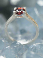 Bague Grenat rouge du Brésil éthique & Argent 925 - Pierre pour la force & la joie - SOLYA - Bijoux, Cristaux et mineraux en Belgique - Boutique de pierres naturelles et ethiques