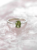 Bague Péridot & Argent 925 - Pierre pour la réduction du stress - SOLYA - Bijoux, Cristaux et mineraux en Belgique - Boutique de pierres naturelles et ethiques
