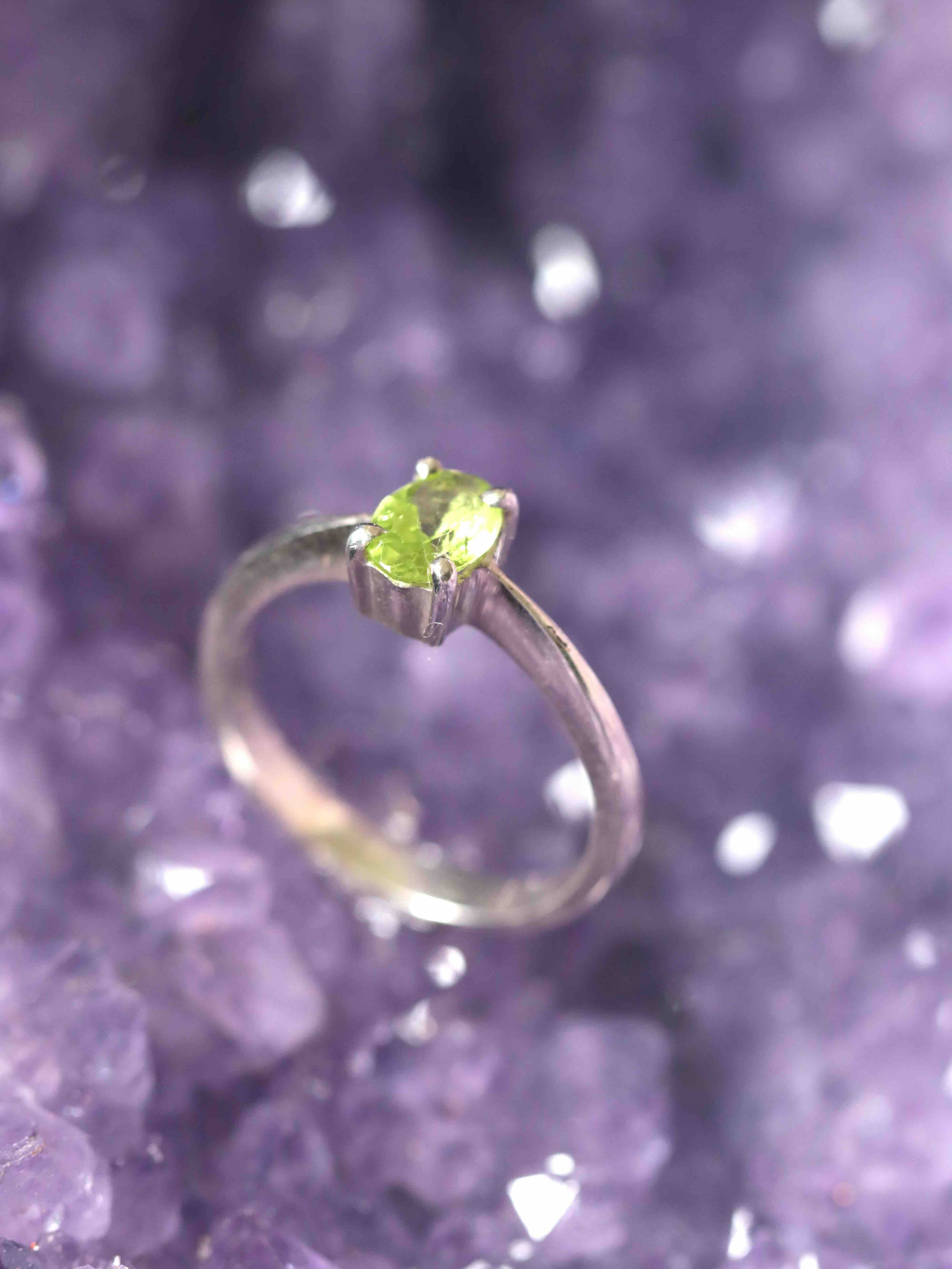 Bague Péridot & Argent 925 du Brésil - Pierre pour la réduction du stress - SOLYA - Bijoux, Cristaux et mineraux en Belgique - Boutique de pierres naturelles et ethiques