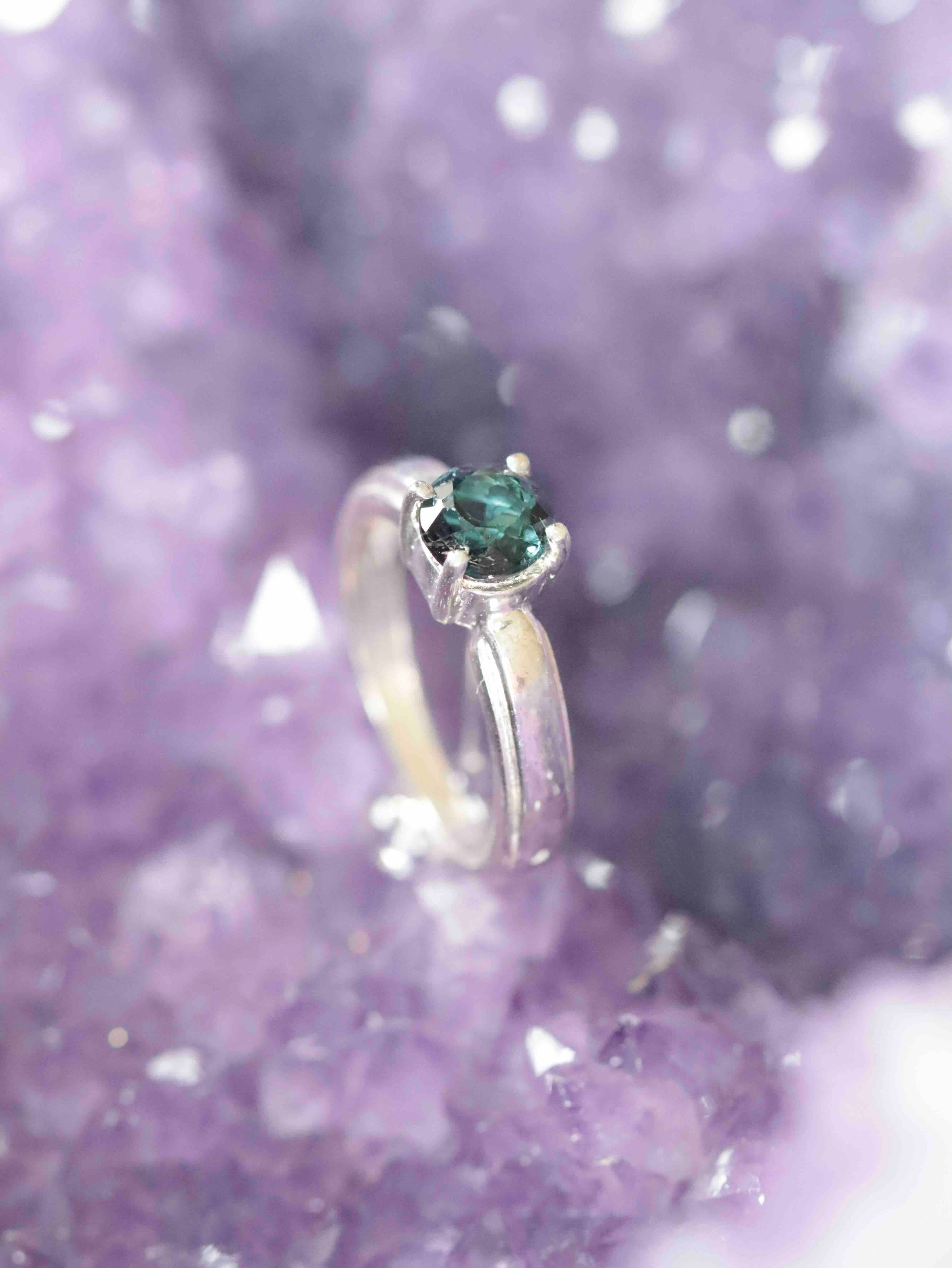 Bague Tourmaline indigolite & Argent 925 - Pierre pour la confiance & l'assurance - SOLYA - Bijoux, Cristaux et mineraux en Belgique - Boutique de pierres naturelles et ethiques