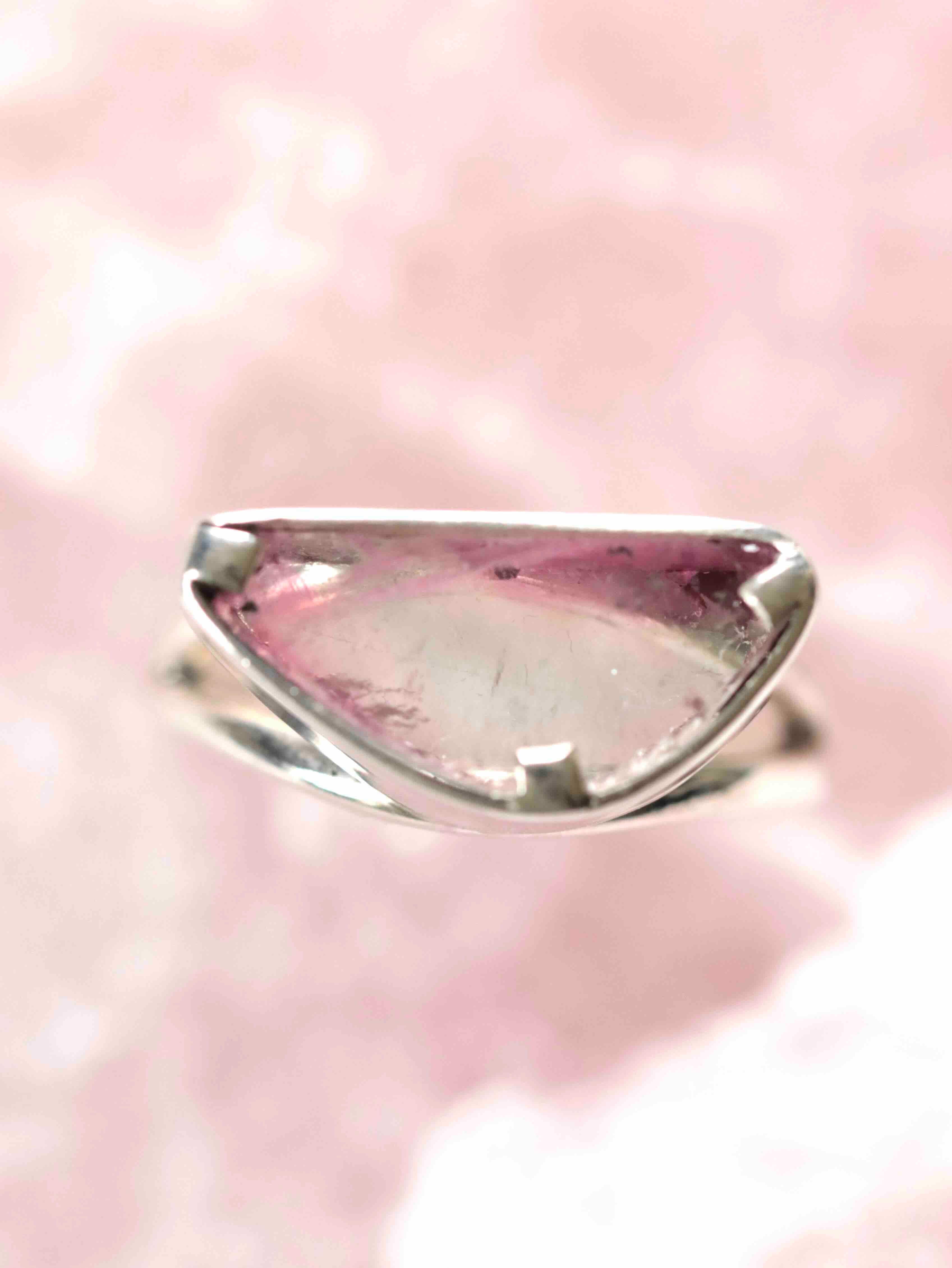 Bague Tourmaline multicolore triangle et Argent 925 | Pierre pour la confiance sereine et l'ouverture | SOLYA | Bijoux, Cristaux et mineraux en Belgique | Boutique de pierres naturelles et ethiques