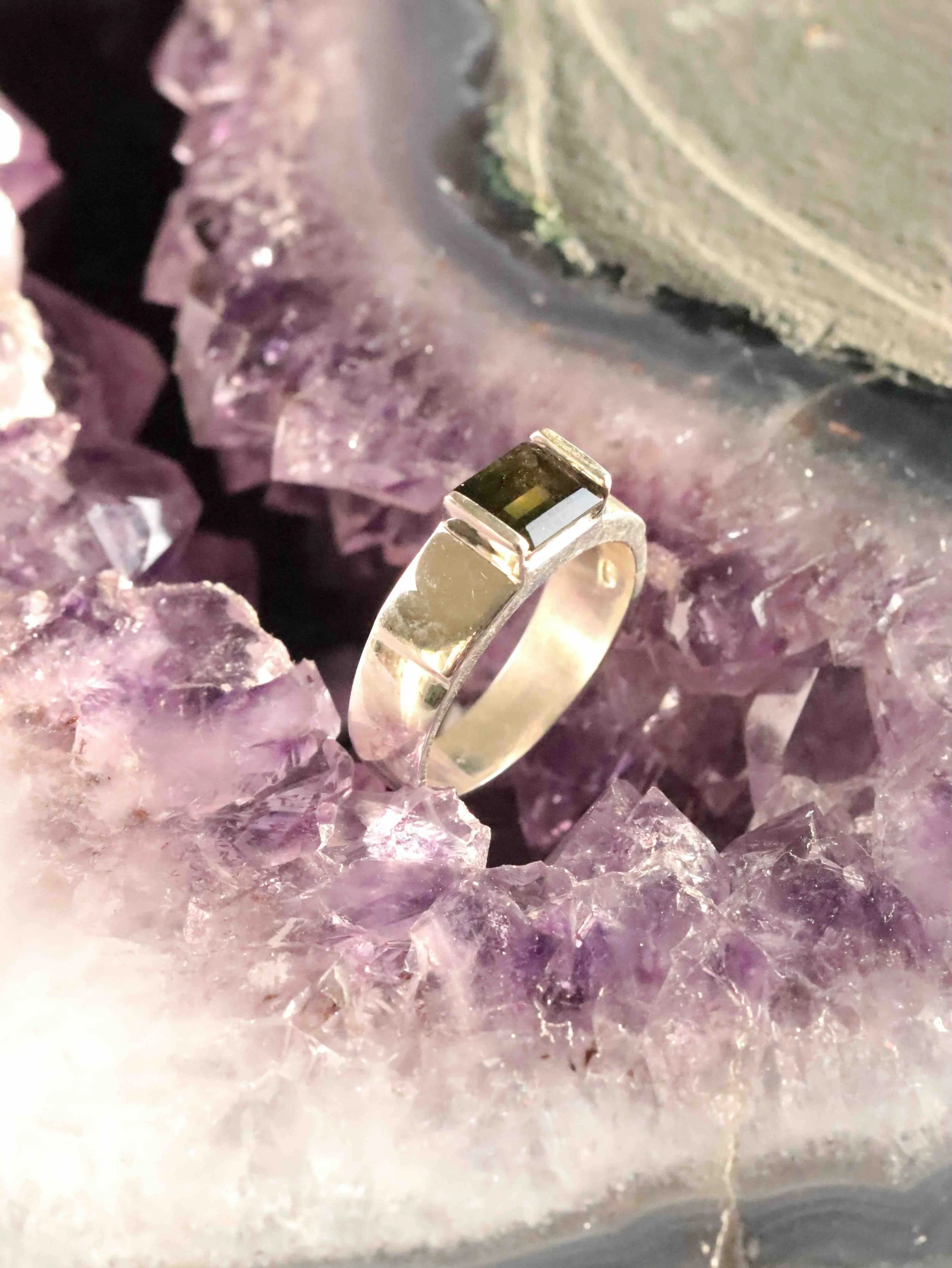 Bague Tourmaline verte & Argent 925 | Pierre pour le tonus & la serenite | Magasin de pierres ethiques & naturelles en Belgique