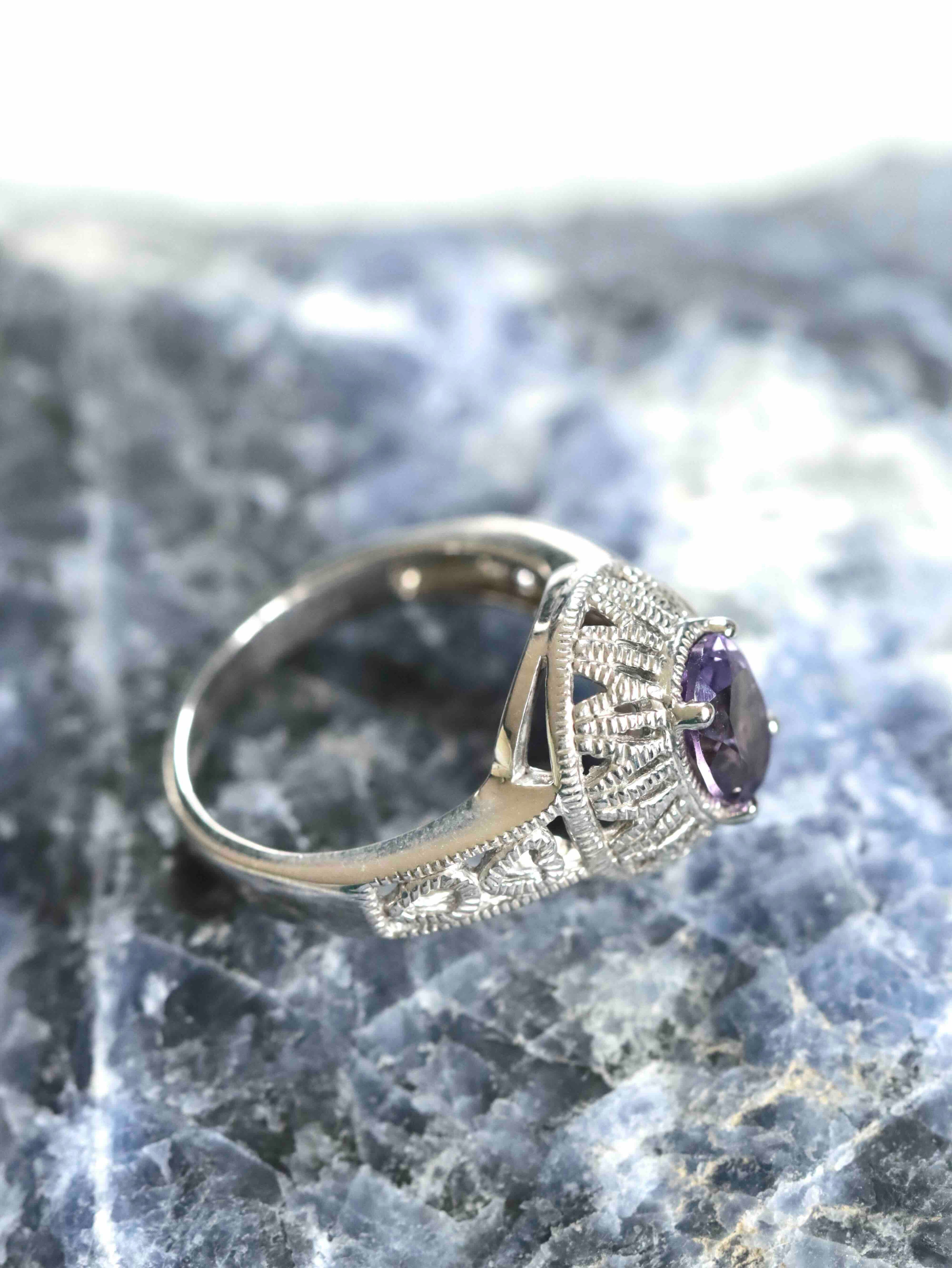 Bague Améthyste & Argent 925 - Pierre pour se détendre & se reconnecter - SOLYA - Eshop de lithothérapie - Magasin de pierres éthiques & naturelles en Belgique - Bijoux, cristaux & minéraux