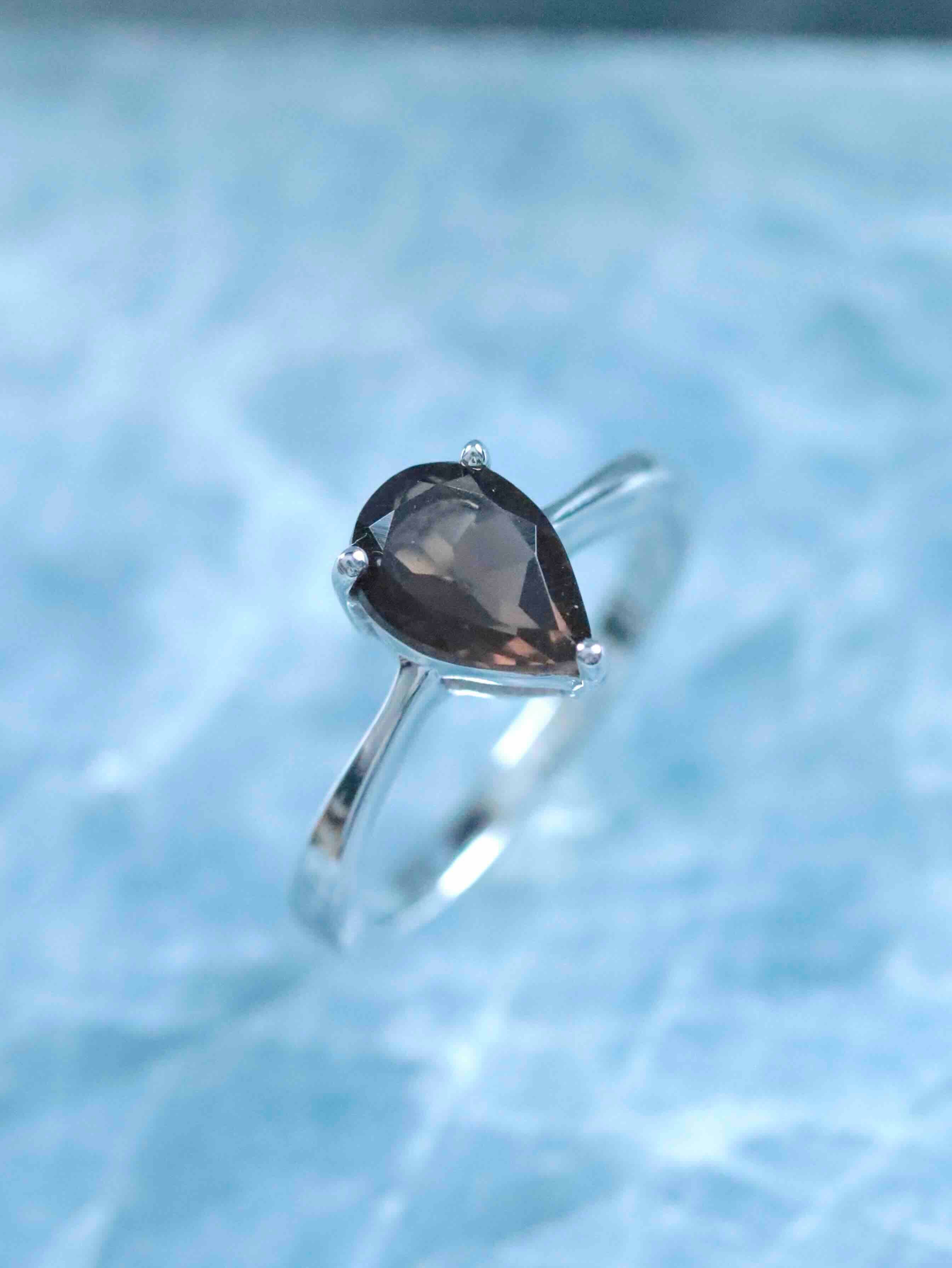 Bague en Quartzf ume et Argent925 - Pierre pour attenuer les emotions fortes et se recentrer - SOLYA - Eshop de lithotherapie -Magasin de pierres ethiques et naturelles en Belgique - Bijoux, cristaux et mineraux