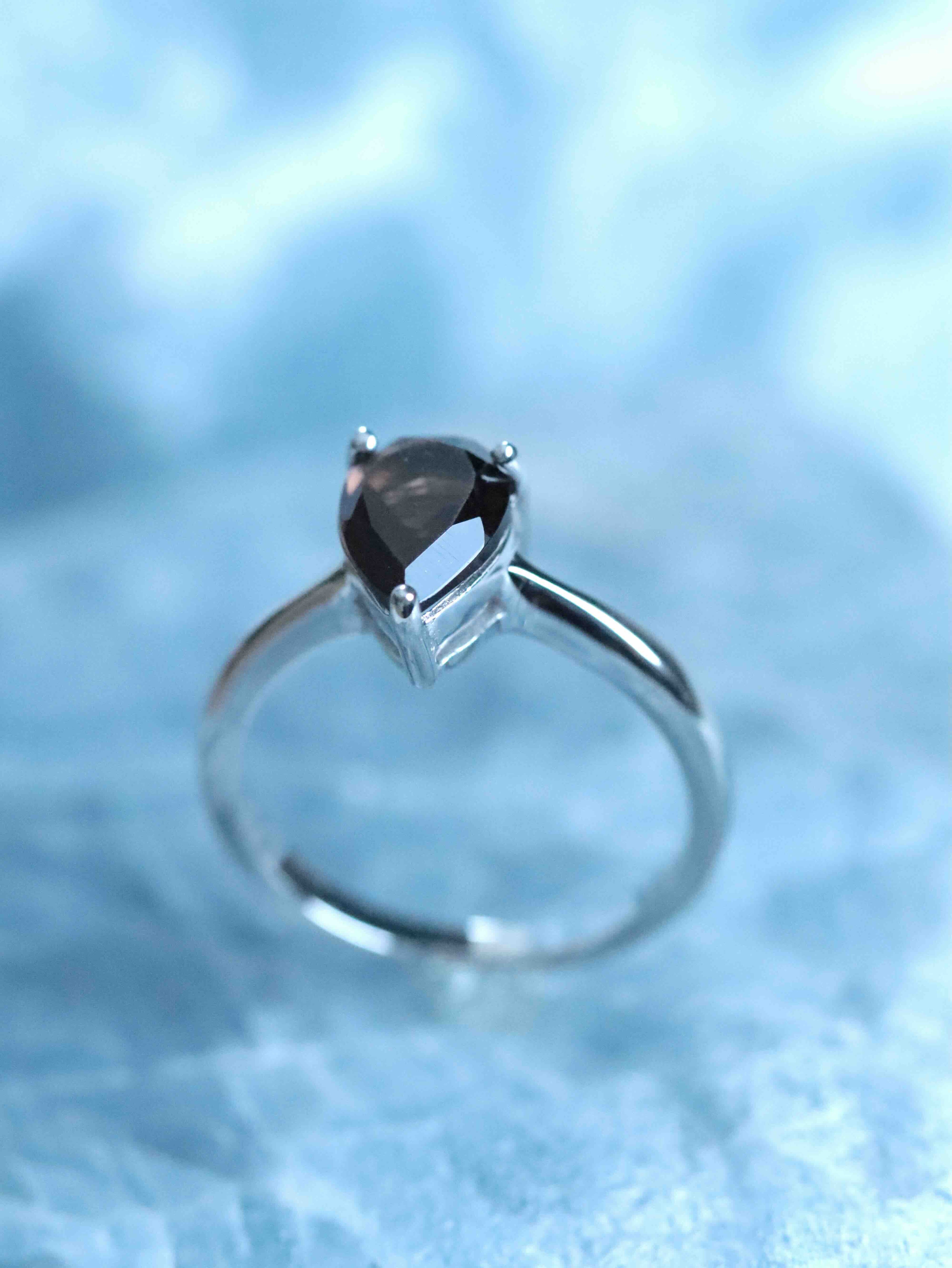 Bague en Quartzf ume et Argent925 - Pierre pour attenuer les emotions fortes et se recentrer - SOLYA - Eshop de lithotherapie -Magasin de pierres ethiques et naturelles en Belgique - Bijoux, cristaux et mineraux