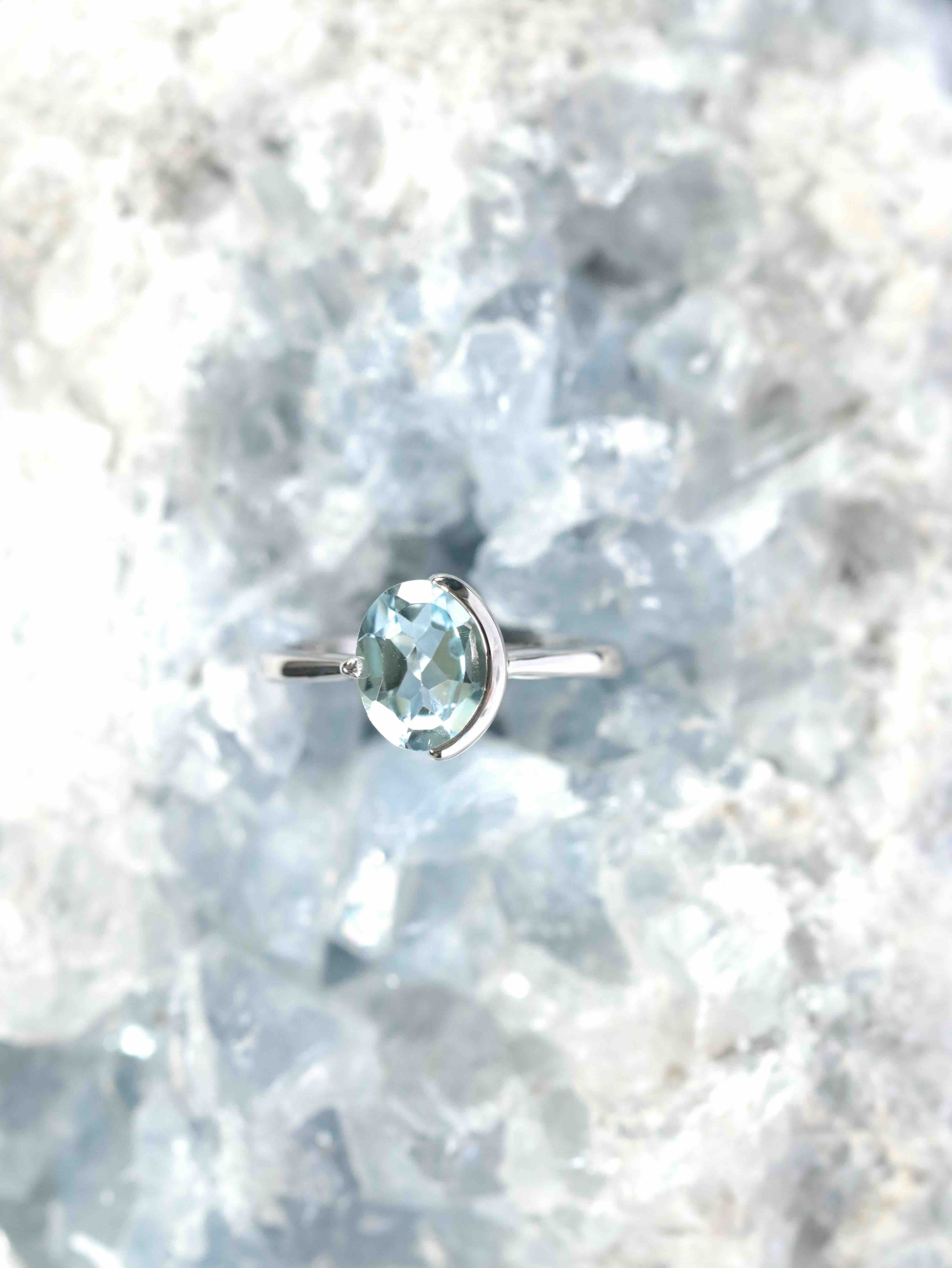 Bague en Topaze bleue serti demi-clos & Argent 925 - Pierre pour retrouver l'inspiration - SOLYA - Eshop de lithothérapie - Magasin de pierres éthiques & naturelles en Belgique - Bijoux, cristaux & minéraux