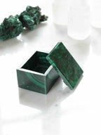 Petite boite en Malachite - Pierre pour la persuasion & l'équilibre de l'Âme - SOLYA - Bijoux, Cristaux et mineraux en Belgique - Boutique de pierres naturelles et ethiques