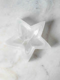 Coupelle étoile en sélénite blanche vue de dessus – pierre naturelle du Maroc sculptée à la main – SOLYA Belgique