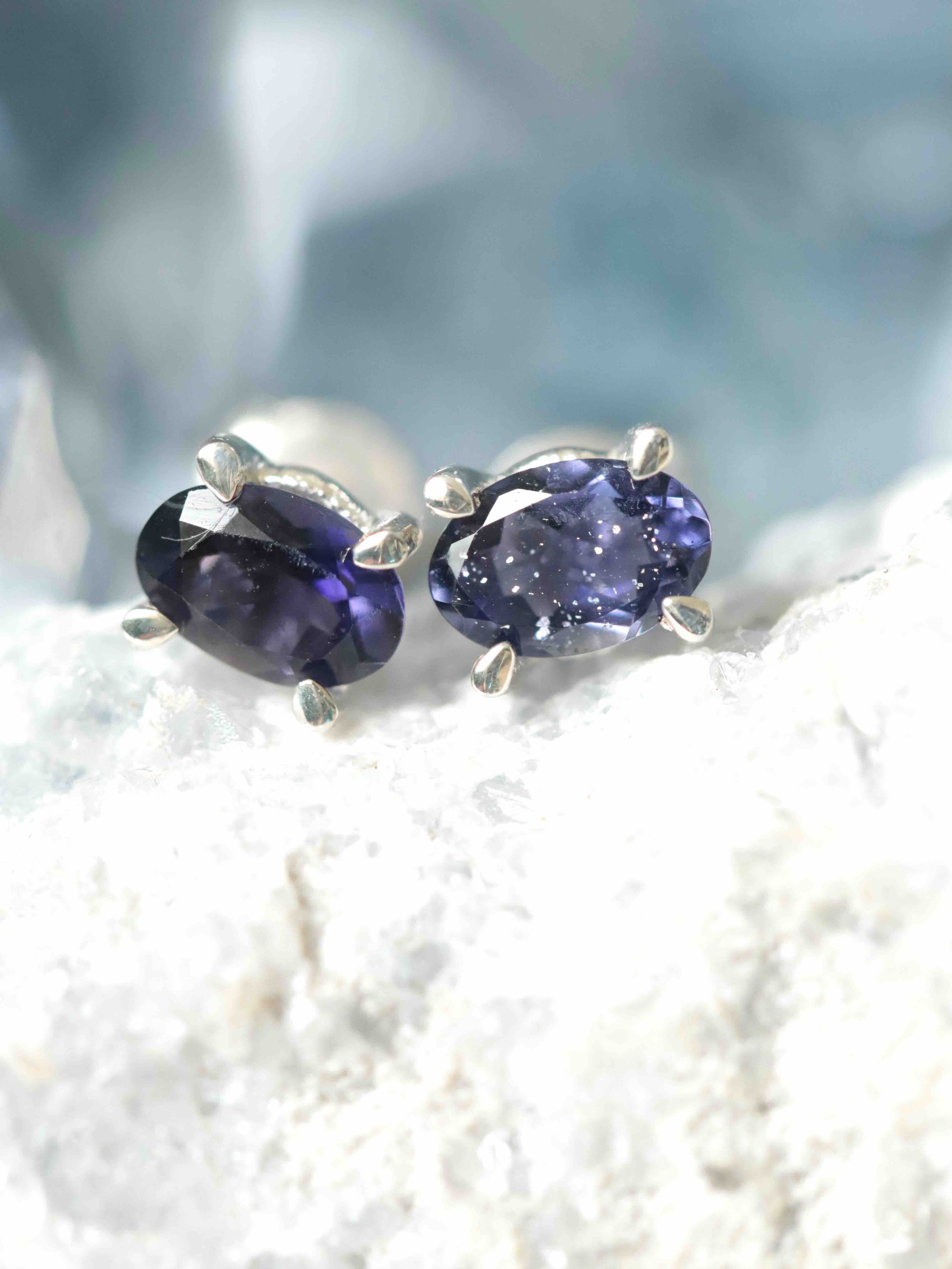 Boucle d'oreille Iolite & Argent 925 - Pierre pour le voyage intérieur - SOLYA - Bijoux, Cristaux et mineraux en Belgique - Boutique de pierres naturelles et ethiques