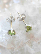 Boucles d'oreilles Péridot & Argent 925 - Pierre pour la réduction du stress - SOLYA - Bijoux, Cristaux et mineraux en Belgique - Boutique de pierres naturelles et ethiques