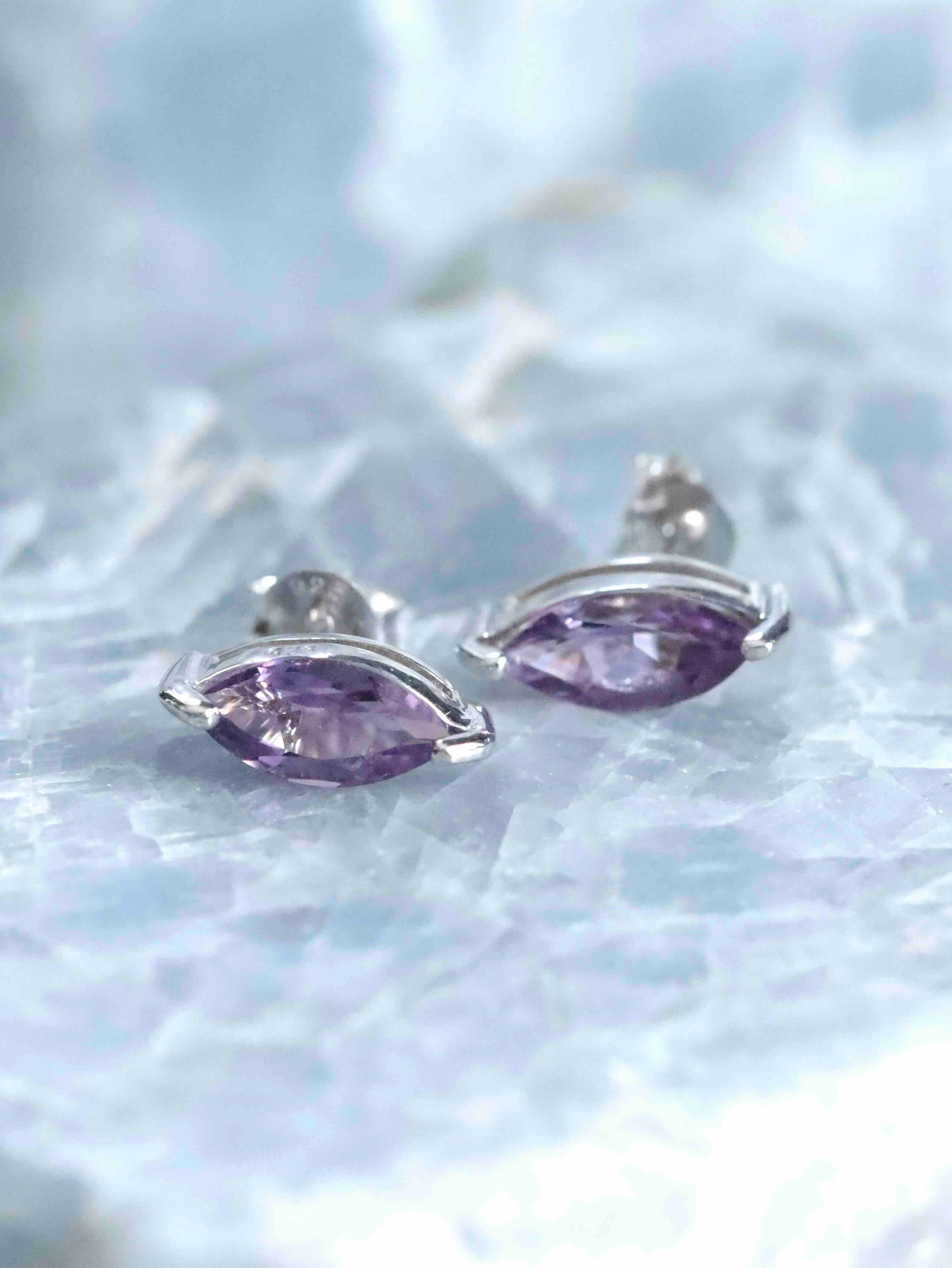 Boucles d'oreilles en Améthyste et Argent 925 | Pierre pour se détendre et se reconnecter | SOLYA | Boutique belge de bijoux, cristaux et minéraux | Eshop de pierres éthiques et naturelles
