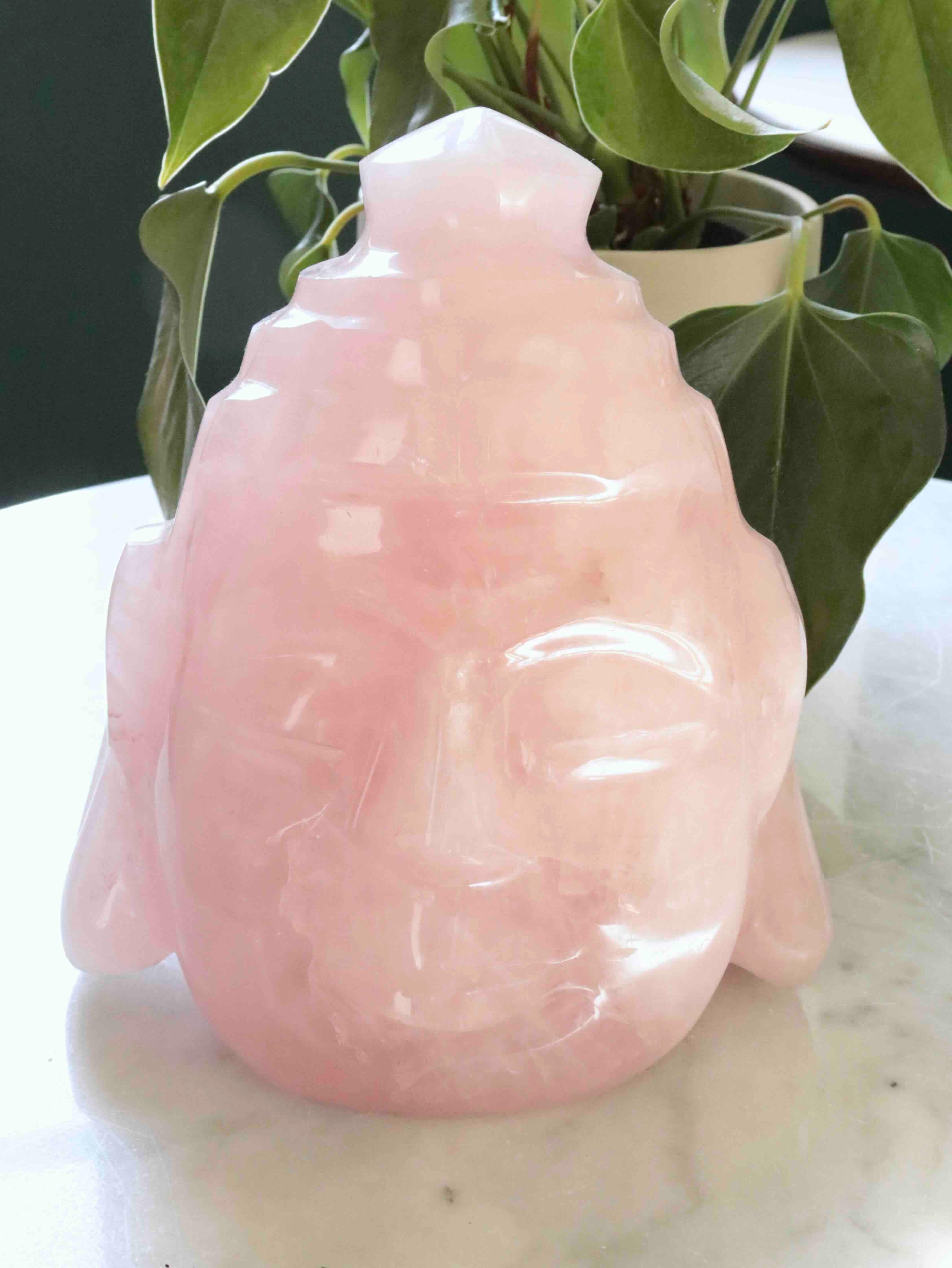 Bouddha Quartz rose du Bresil - Pierre pour l'Amour & la douceur - SOLYA - Bijoux, Cristaux et mineraux en Belgique - Boutique de pierres naturelles et ethiques