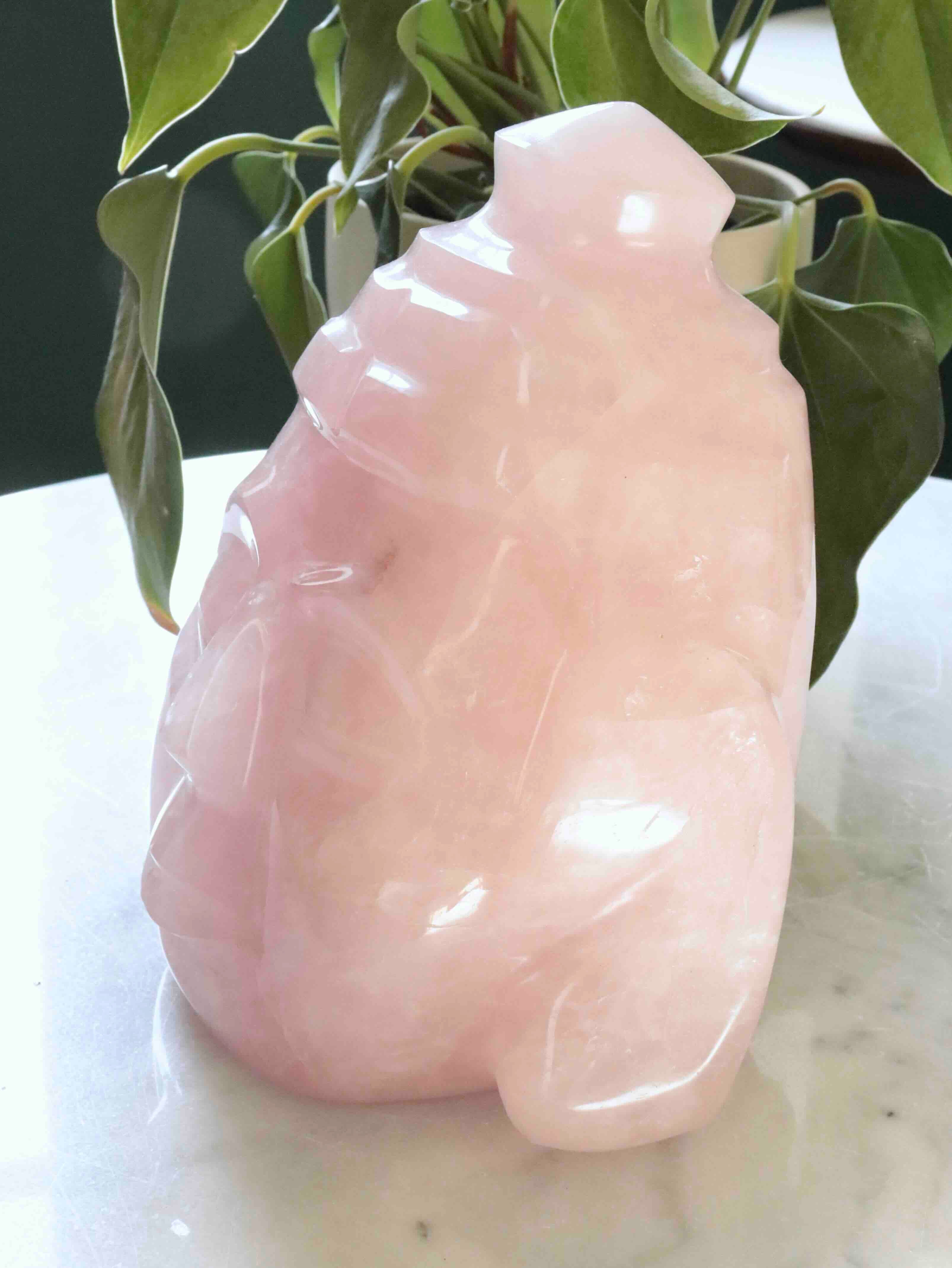 Bouddha Quartz rose du Bresil - Pierre pour l'Amour & la douceur - SOLYA - Bijoux, Cristaux et mineraux en Belgique - Boutique de pierres naturelles et ethiques