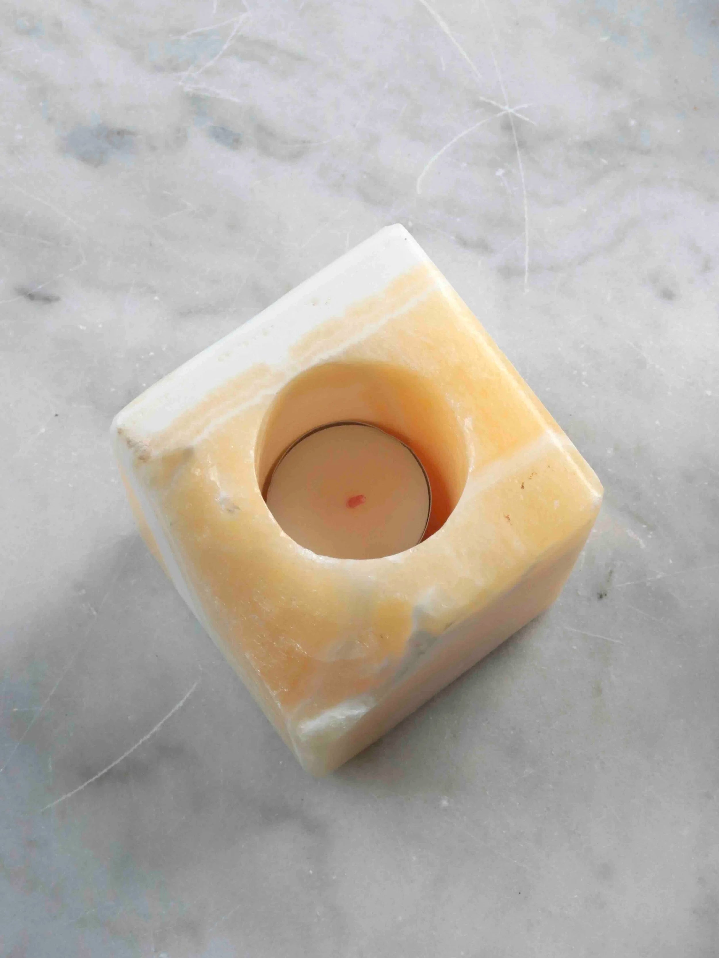 Bougeoir en Calcite jaune | Pierre pour le peps et la bonne humeur | SOLYA | Bijoux, cristaux & minéraux en Belgique | Eshop de pierres ethiques & naturelles | Sélectionnees par une gemmologue