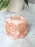 Bougeoir en halite brute rose vue de côté – sel gemme naturel non poli pour voyager plus léger – SOLYA Belgique