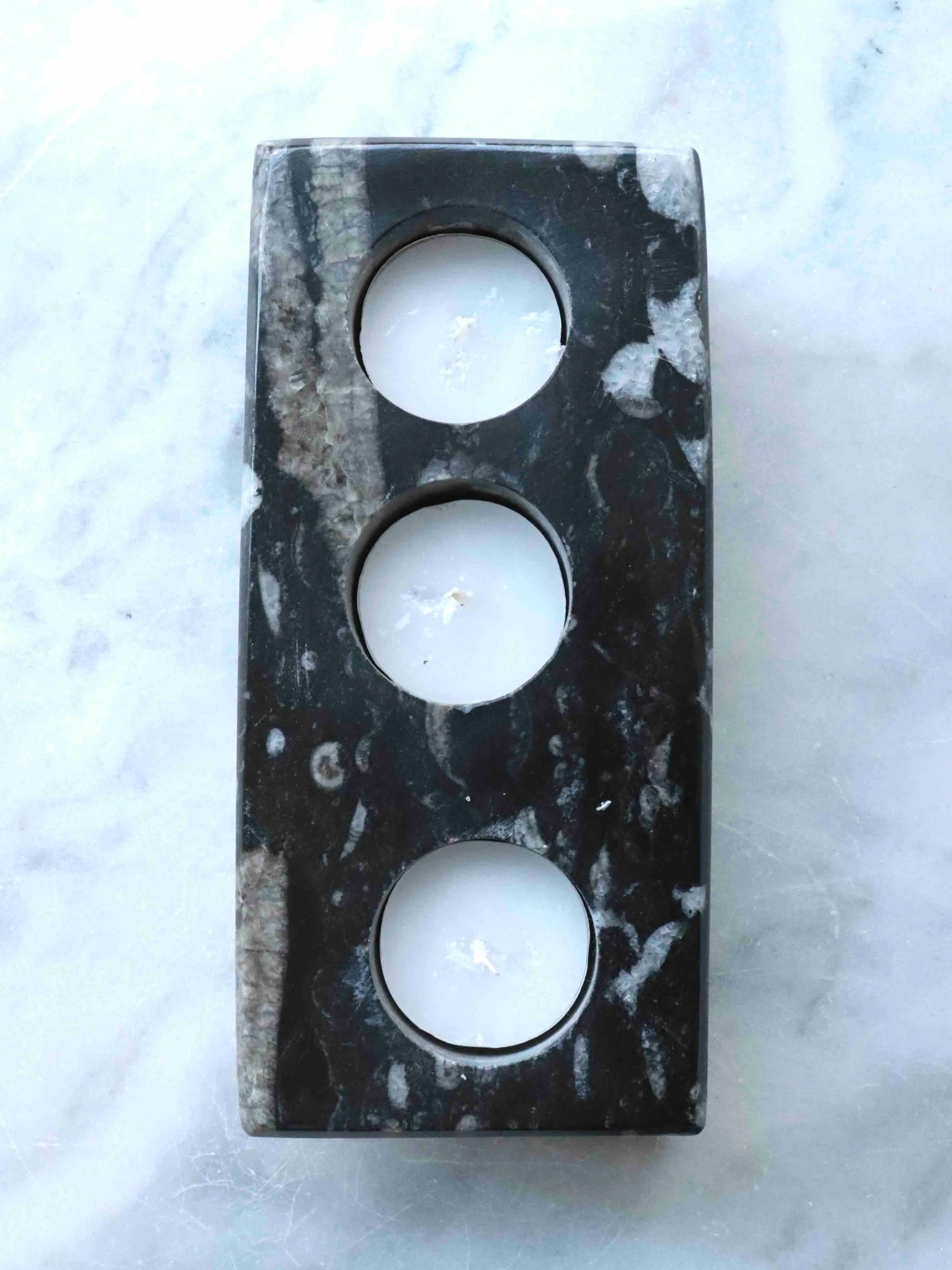 Bougeoir en Orthocéras | Pierre pour réconcilier le passée & le présent | SOLYA | Eshop de bijoux, cristaux & minéraux | Magasin de pierres éthiques & naturelles en Belgique