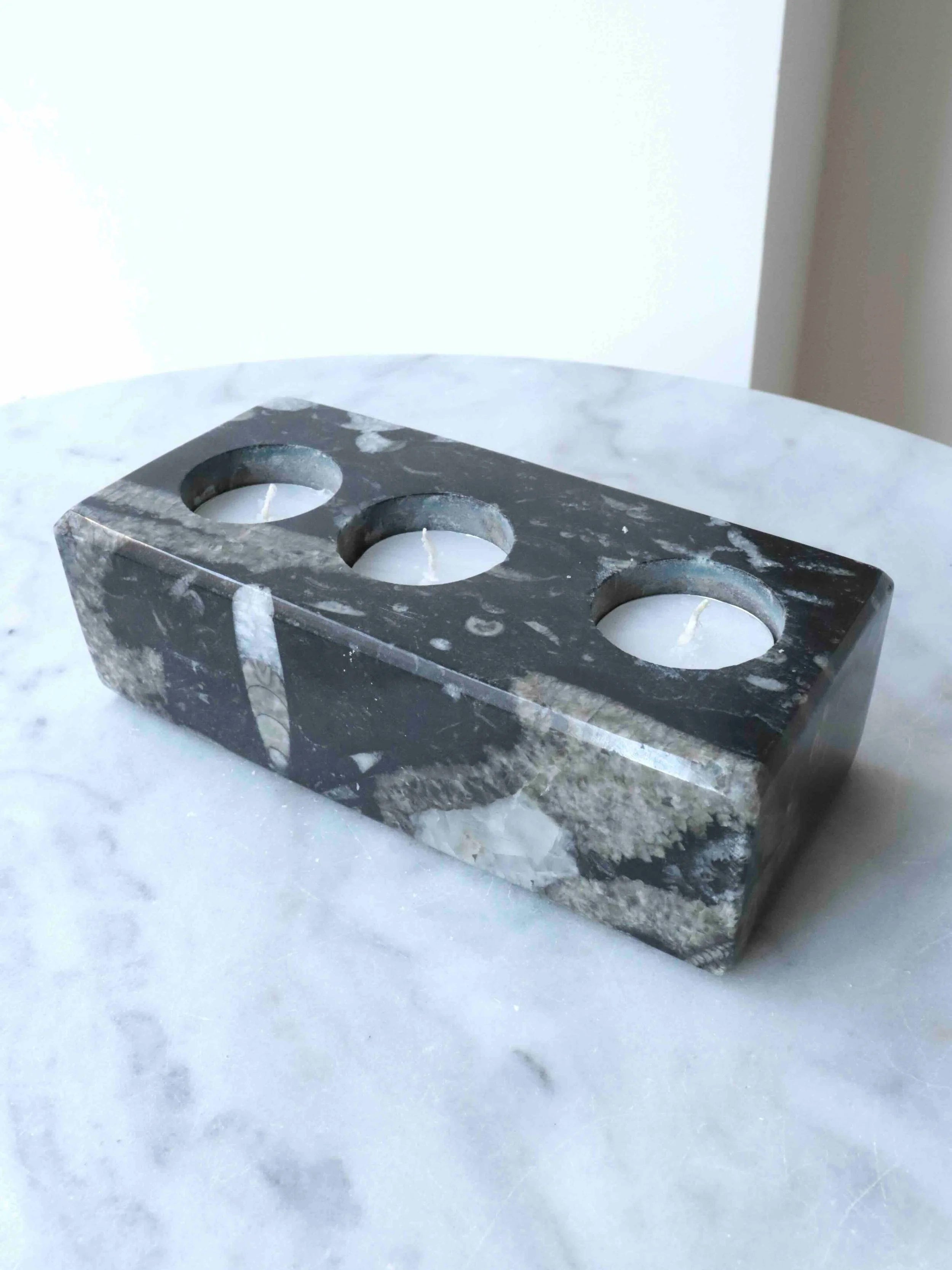 Bougeoir en Orthocéras | Pierre pour réconcilier le passée & le présent | SOLYA | Eshop de bijoux, cristaux & minéraux | Magasin de pierres éthiques & naturelles en Balgique