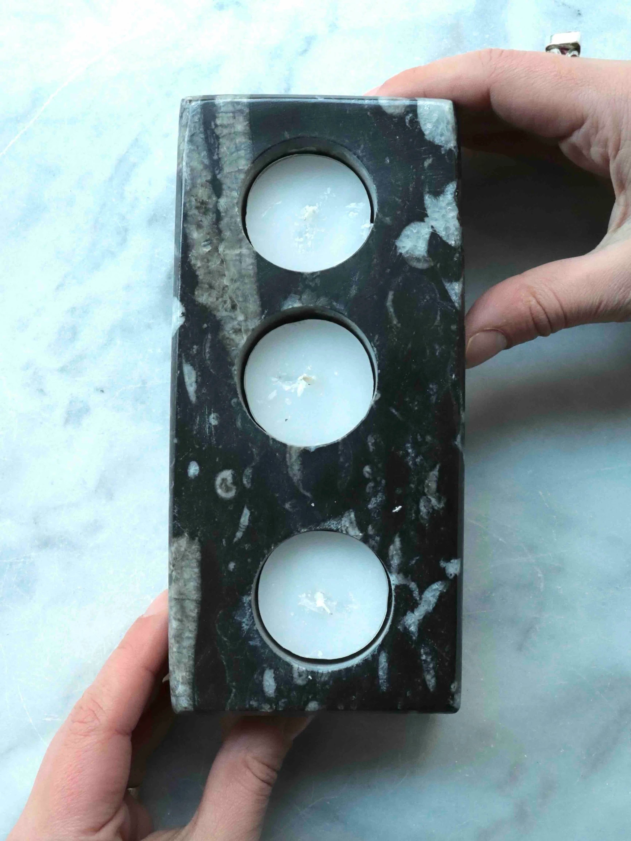 Bougeoir en Orthocéras | Pierre pour réconcilier le passée & le présent | SOLYA | Eshop de bijoux, cristaux & minéraux | Magasin de pierres éthiques & naturelles en Belgique