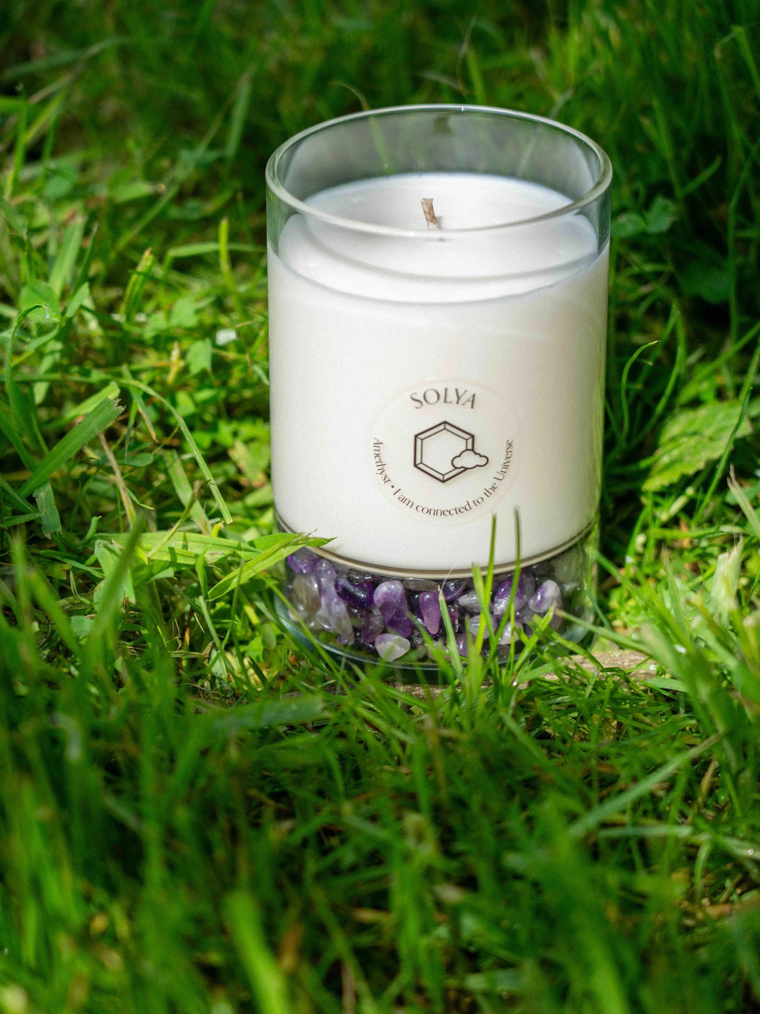 Bougie Amethyste | Pierre pour se détendre & se reconnecter | SOLYA | Boutique belge de pierres, bijoux, cristaux et minéraux | Ethique & Traçable
