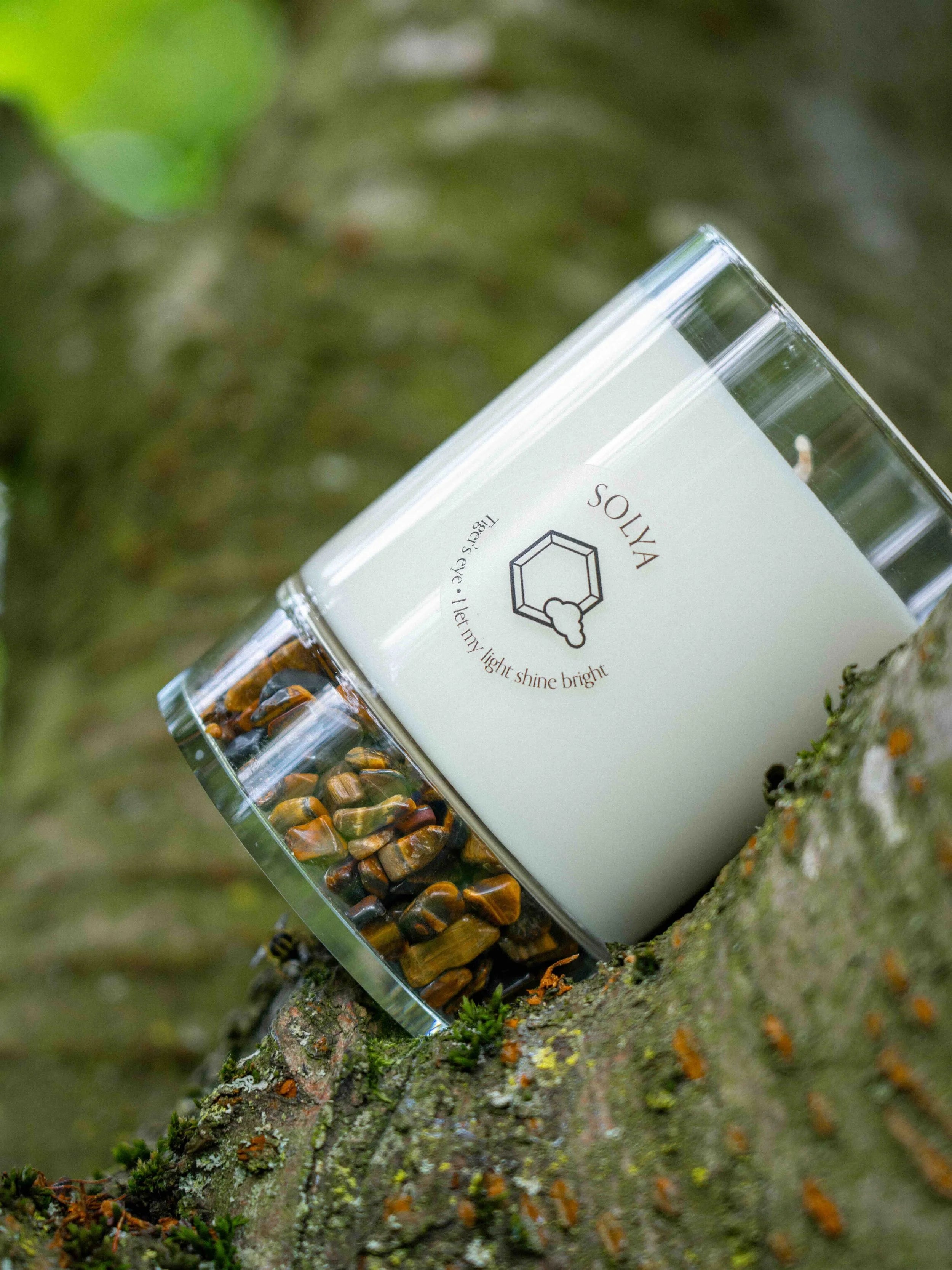 Bougie Oeil-de-Tigre | Pierre pour laisser briller sa lumiere | SOLYA | Pierres ethiques et naturelles en Belgique | Bijoux, cristaux et mineraux