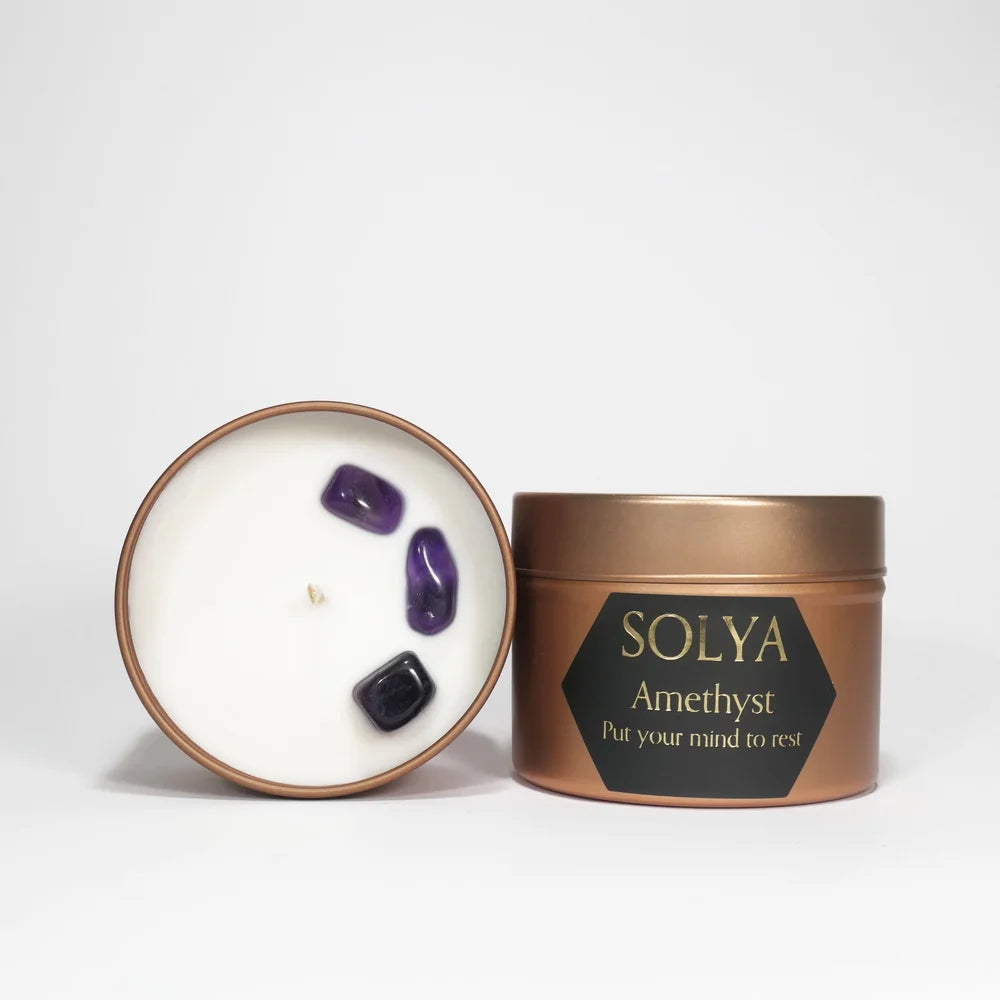 Bougie de voyage Améthyste | Pierre pour se détendre & se reconnecter | SOLYA | Boutique belge de pierres, bijoux, cristaux et minéraux | Ethique & Traçable