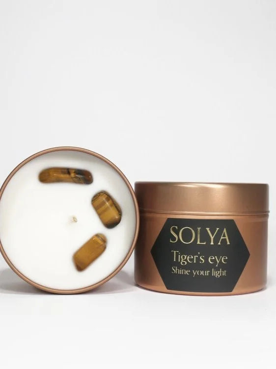 Bougie de voyage Oeil-de-Tigre | Pierre pour laisser briller sa lumiere | SOLYA | Pierres ethiques et naturelles en Belgique | Bijoux, cristaux et mineraux