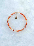 Bracelet en Cornaline polie avec fermoir en plaqué or, bijou d'intention pour la vitalité – SOLYA