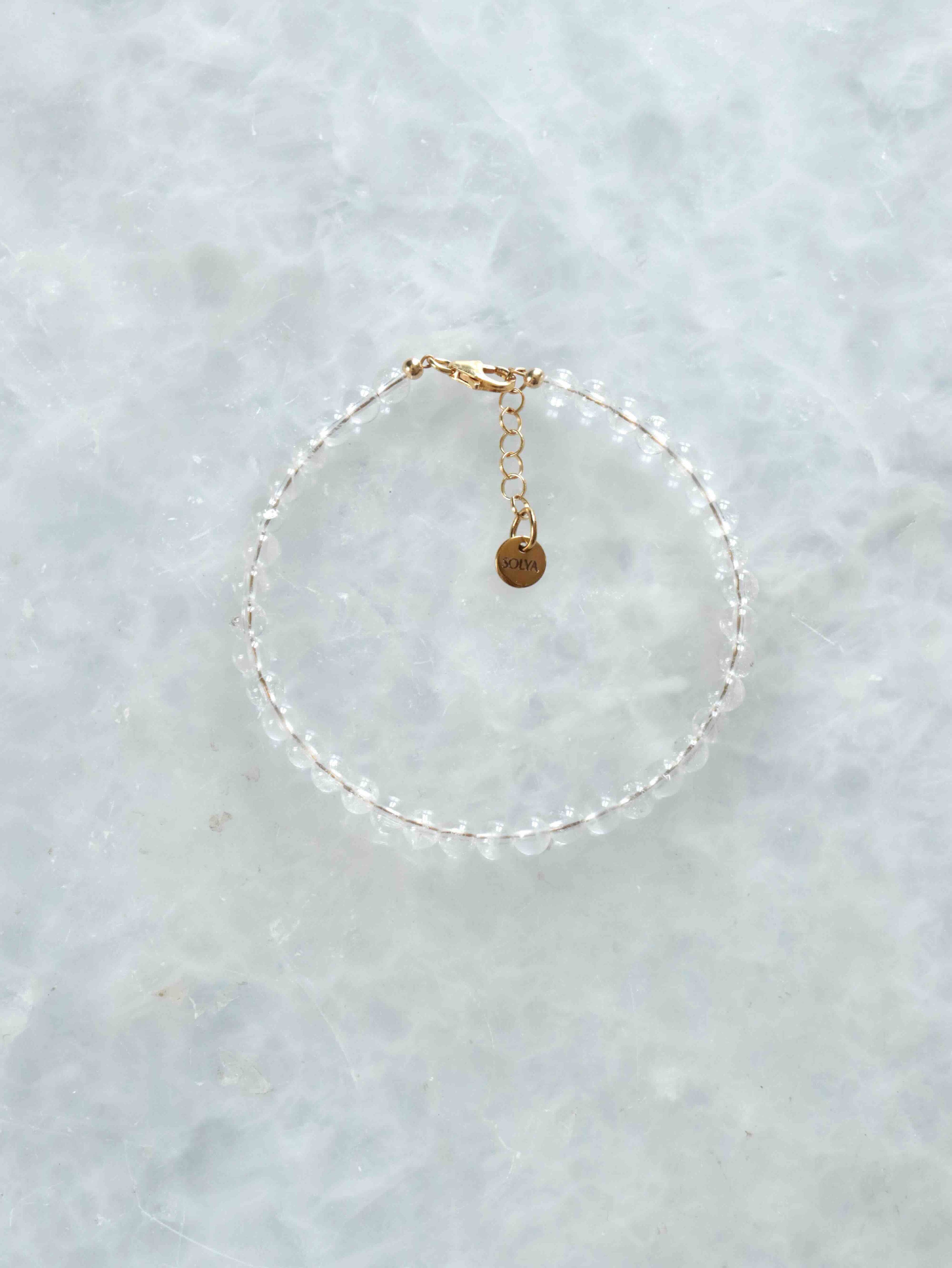 Bracelet en Cristal de Roche avec fermoir en plaqué or, bijou d'intention pour se recentrer – SOLYA