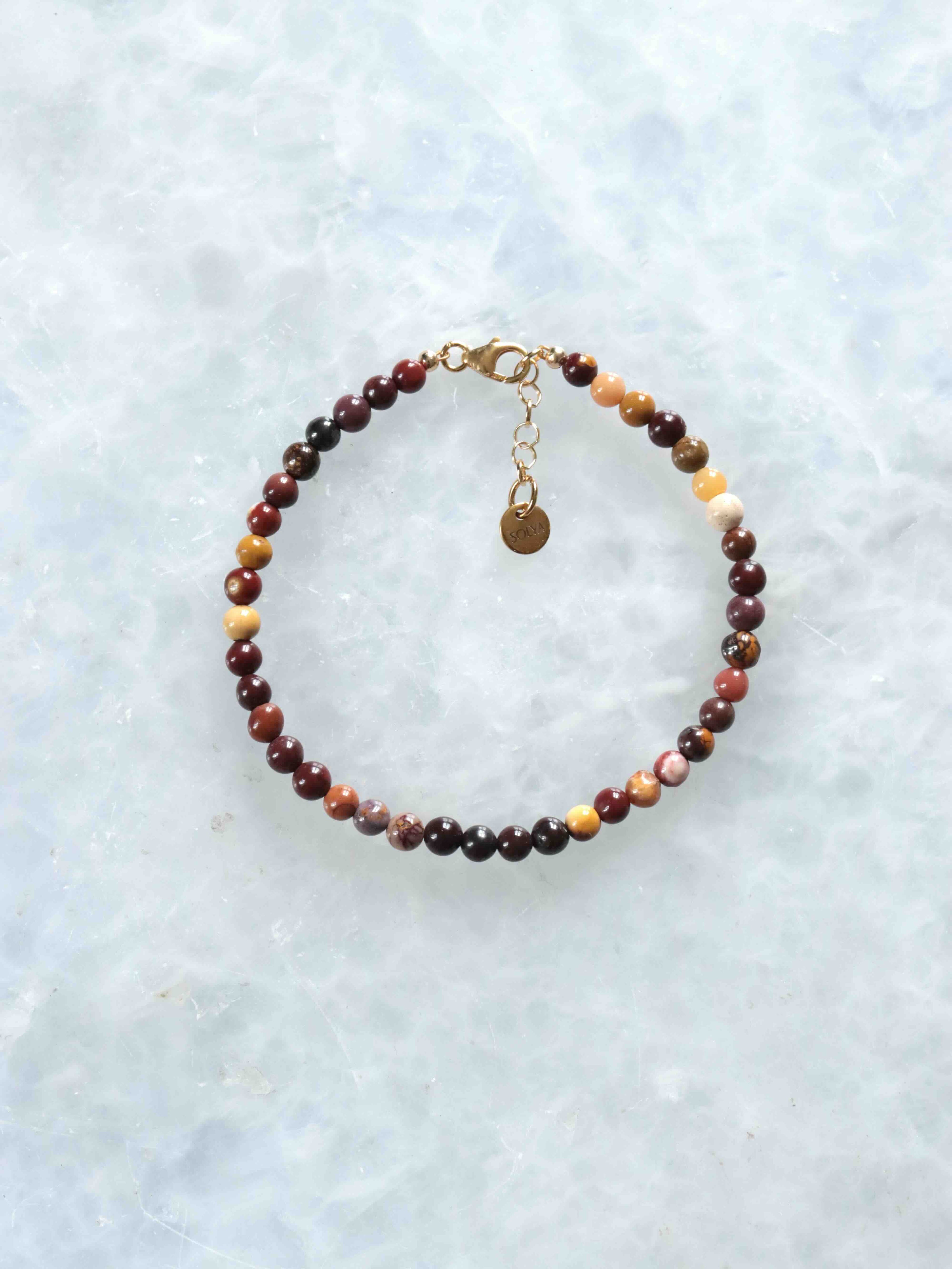Bracelet en Jaspe Mookaïte avec fermoir en plaqué or, bijou d'intention pour la connaissance et l'acceptation de soi – SOLYA