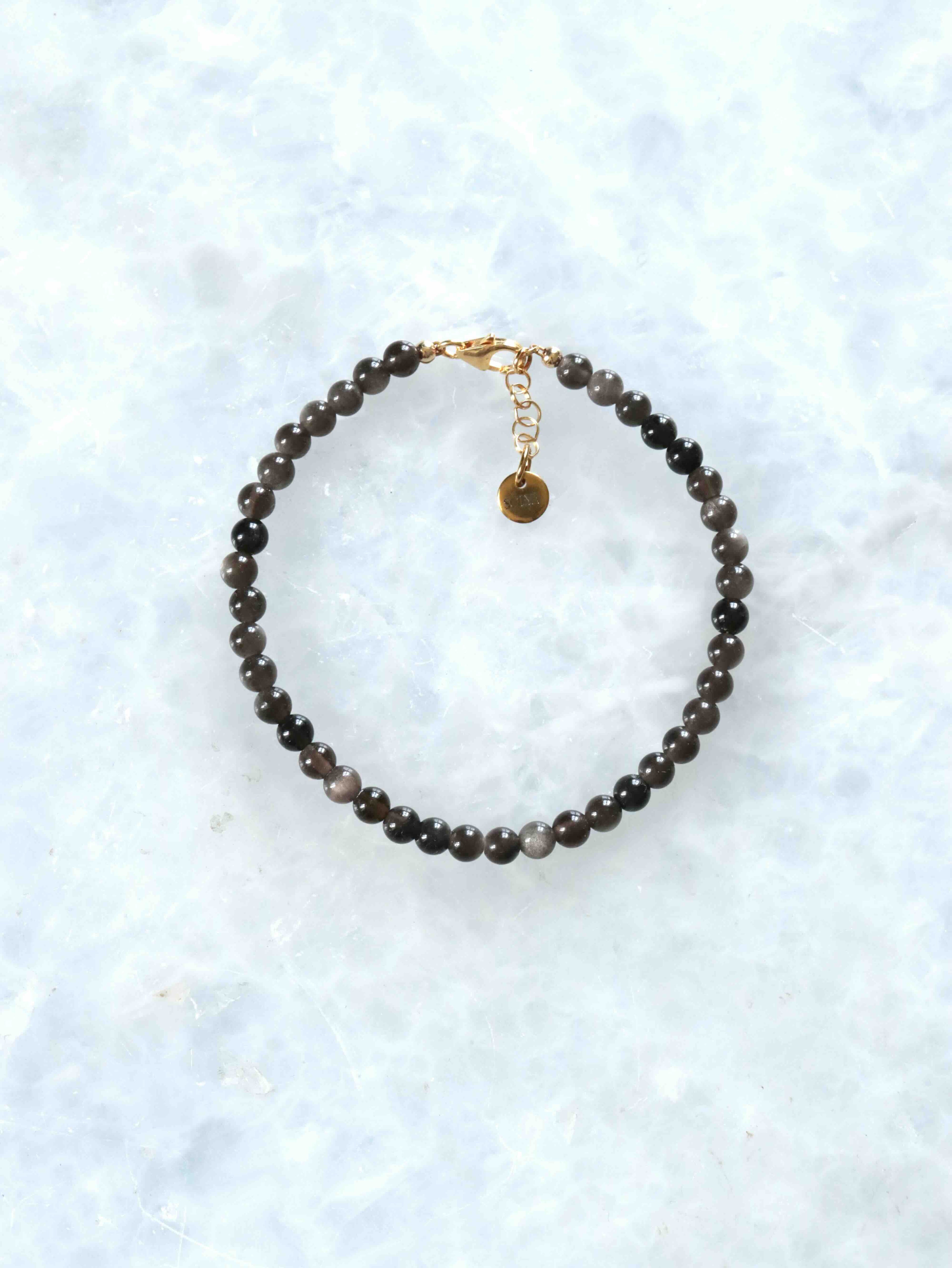 Bracelet en Obsidienne argentée avec fermoir en plaqué or, bijou d'intention pour défaire les blocages – SOLYA