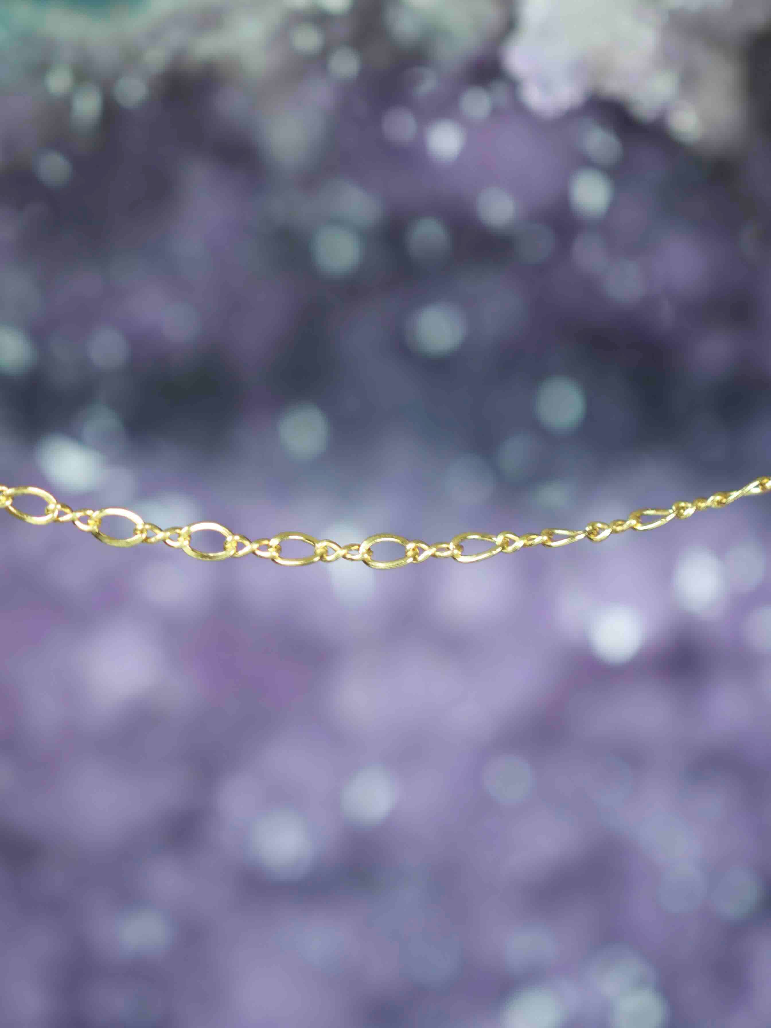 Détail du bracelet à Charms en Gold-filled 14K SOLYA — mailles 