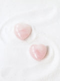 Cœur en Quartz rose - Pierre pour l'Amour & la douceur - SOLYA - Bijoux, cristaux & minéraux en Belgique - Eshop de pierres éthiques & naturelles
