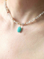 Charm Amazonite porté sur un collier SOLYA — bijou personnalisable Gold-filled 14K